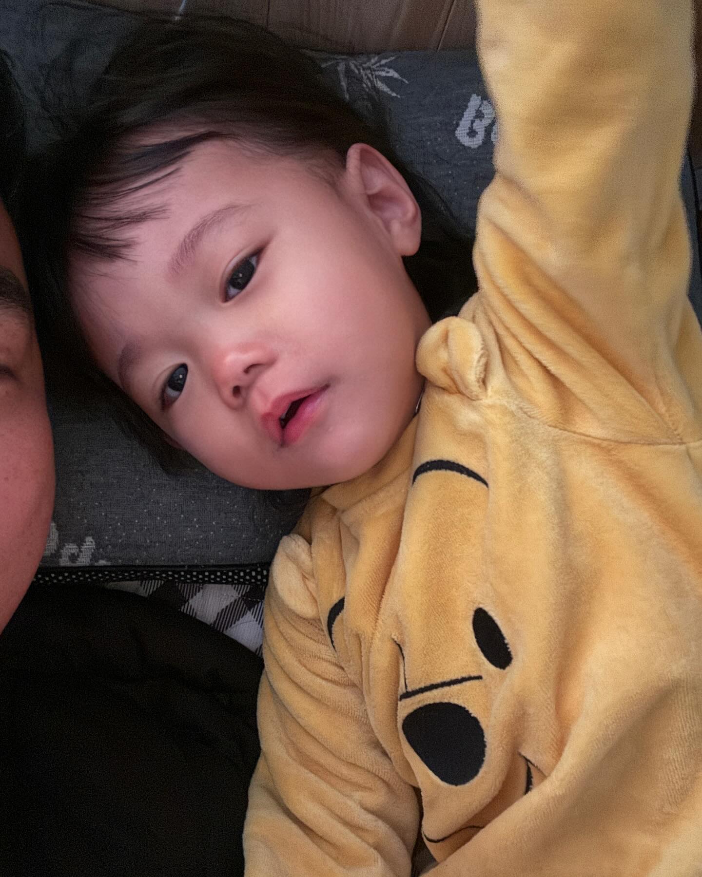 #오랜만에피드

인생 24개월 차 어린이
말도 너무 잘하고 요즘 너무 예쁜데...
^^^^^^^
예쁘기만 한 건 아니다
그래도 예쁘다 우리딸❤️ 사랑해
