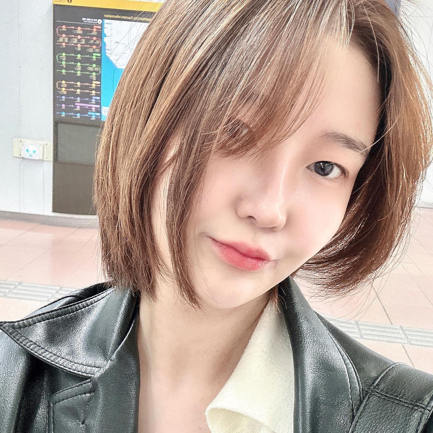 마랑헤어
영업시간 월-토 10:00 - 20:00
일요일 정기휴무

염색 컬러도 잘 나왔고 염색했는데 윤기도 나니까 기분전환 제대로 됐어요!
염색전보다 훨씬 단정해보이네요 ㅎㅎ
염색도 금방되고 색도 잘나오고
머릿결도 좋아져서 정말 만족했습니다 양산 증산 미용실 찾으시는 분들
마랑헤어 추천드리구요
제가 시술받으러간 날도 원장님이
오후에 교육가신다고 하시더라구요
사용하시는 제품들도 제품력이 좋지만 정말 원장님이 고객의 모발과 두피를 생각하는 마음이 느껴져서 한번오면 단골이 될수밖에 없겠구나 싶네요!

#양산미용실
#양산마랑헤어
#마랑헤어
#양산미용실추천
#물금미용실
#양산증산미용실
#양산염색
#물금미용실추천
#증산역미용실
#양산머리잘하는곳
#미용실추천
#염색잘하는미용실