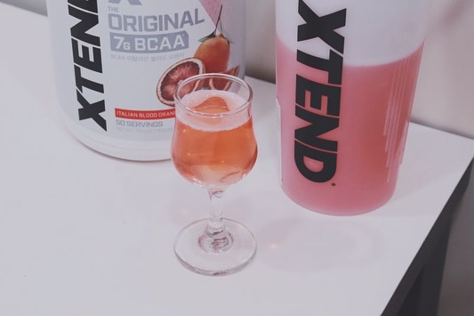 #광고 맛있는 BCAA

오늘은 엑스텐드 BCAA 제품을 
먹어봤습니다.

물에 간단하게 타서 먹으면 되구
운동할때 물대신 섭취해도
좋더라구요
저는 찬물 ❄️에서 타먹는게 가장
맛있더라구요
맛은 블러드오렌지맛🍊이 난답니다.
색상도 오렌지빛으로 예쁘더라구요

💪아미노산을 보충하는 BCAA
제로슈가로 나와서 설탕섭취를 
줄여 칼로리도 적게 먹을 수 있어요

BCAA 7,000mg
L-글루타민 2,500mg
L-아르지닌 1,000mg
를 같이 섭취할 수 있습니다

🥇미국 1등한 엑스텐드 제품
동아제약 공식수입으로
나왔습니다.
열심히 운동하면서 먹고 득근💪해보자구요

xtend_donga.official
#XTEND #엑스텐드 #USAno.1 #BCAA #동아제약 #공식수입 #아미노산보충제 #헬스 #운동 #운동선물