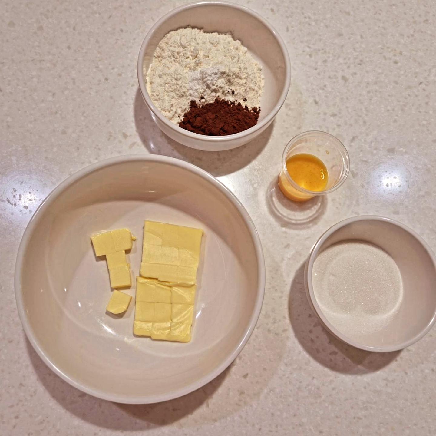 초콜렛 만들기 , 쿠키만들기 
넘넘 재밌엉 
🩷
초콜릿은 요즘 인기가 많아져서
내가 직접 만들었는데 위에 토핑을만들려면
데코레이션 예쁘게 만들고 
다음주는  한식 🩷