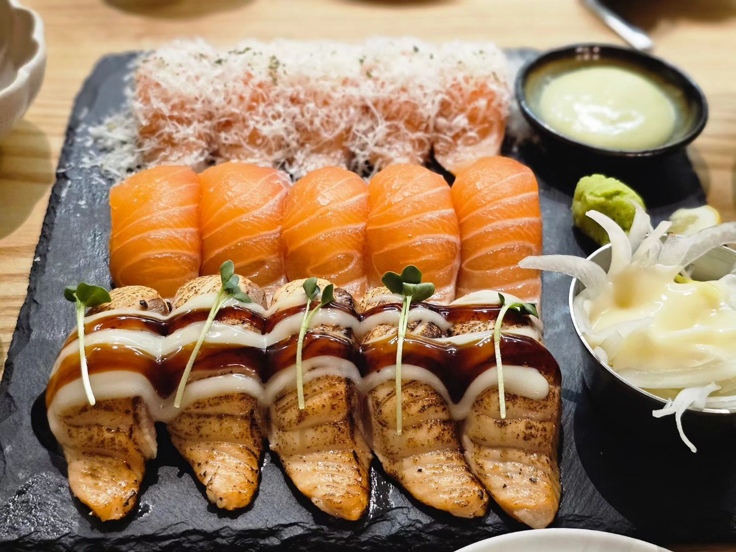 🍣
#연남동데이트코스
#애월연어연남점

연어가 진짜 찐이다
여러종류의 연어초밥이
입을 즐겁게 해줌🤤

야외 테이블도 있어서
시원한 바람 맞으며 먹을 수도 있음
데이트 코스로 완전 추천!

#연남동초밥 #연남동초밥맛집
#초밥한판 #매콤우동 #연남동데이트 
#초밥맛집 #초밥스타그램 #블로그체험단 
#애월연어 #스노우연어 #불땡이연어 #뚱땡이연어