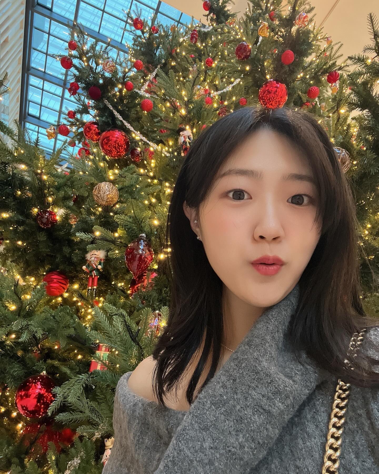 🎄
.
파르나스 트리가 올해 나의 킥트리였다
별마당 도서관 너무예쁘고~
잔망루피야 나두 선물조라💝
.
#솔크 #맞팔 #독거노인의길
#파르나스 #별마당도서관