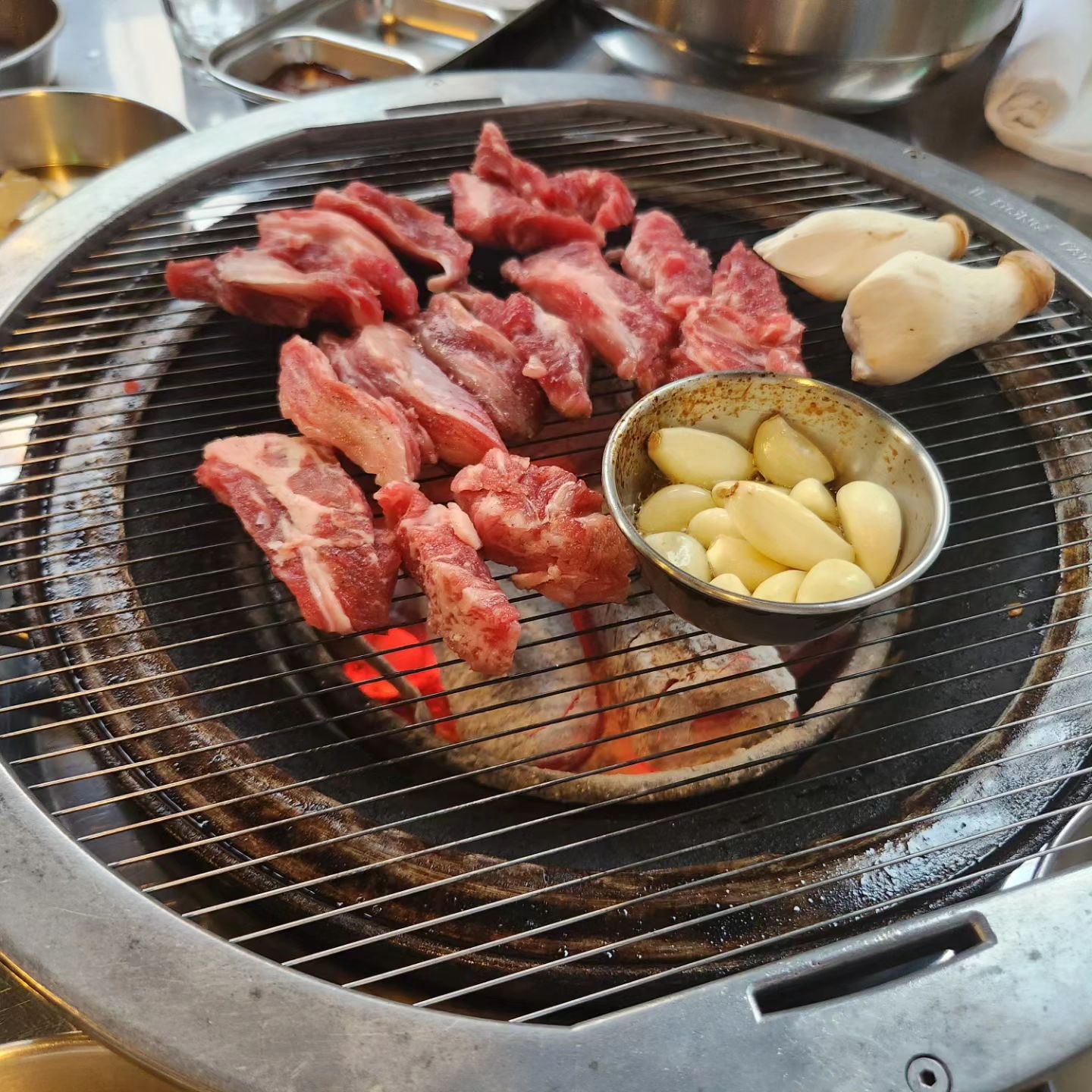어제 소고기 먹고
또 소고기가 들어가네😂
여기 존맛탱....🖤

#서면굽굽 #서면소고기집
#럽스타그램 #데이트 #🖤