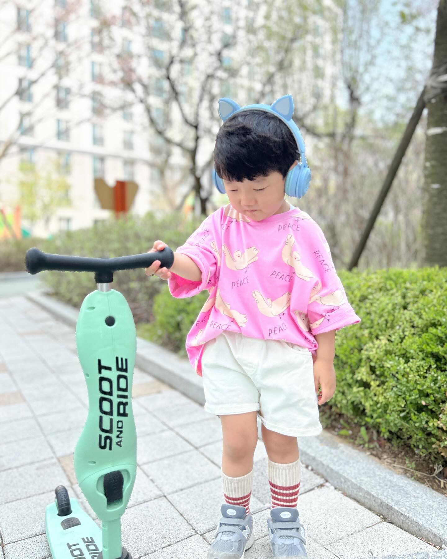 분명 킥보드 타자며……💦

#갑자기여름 #무더위 #킥보드
