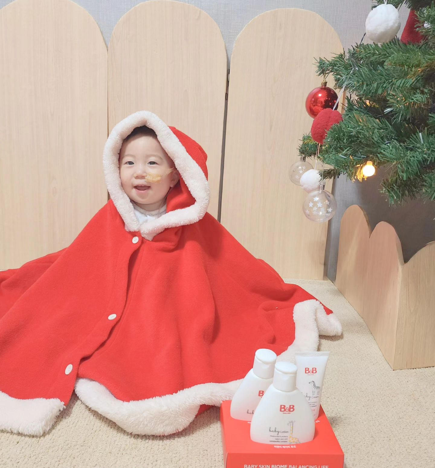 #광고 #제품제공 #비앤비서포터즈 

bnb_official__ 

나의 첫출근 두근두근 비앤비 연구원 마지막일지
로션, 크림, 샴푸&바디워시제품 3종 세트이에요! 

#비앤비로션은 자연유래 호호바오일 , 시어버터 성분 & 저자극 로션! 
48시간 지속이 되어요! 

#비앤비크림 - 피부집중 수분보호막 100시간 보습지속이되요.

로션바르고 크림 바르면 올겨울 내피부 뭐야뭐야 촉촉 그자체

#비앤비샴푸앤바스 -  피부 천연보습막을 형성해주는 호호바씨 오일 성분 , 코코넛 유래 식물성 계면 활성제으로 건조함이 아닌 촉촉하게 제 피부를 유지할수있데요!

비앤비연구원으로 비앤비 스킨케어제품은 강추합니다💜

#비앤비연구원 친구들 메리크리스마스💜