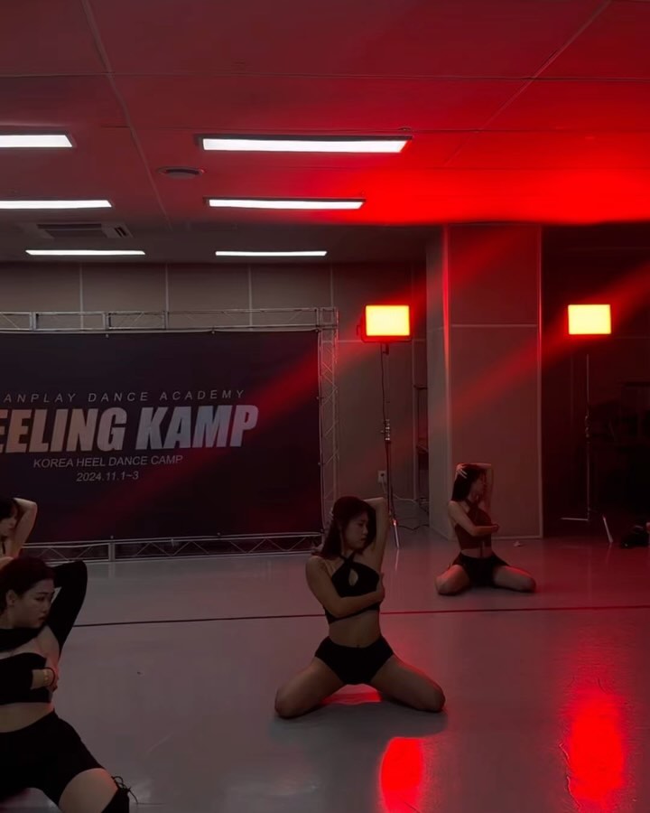 #heelingkamp 

3일 중 고작 하루였지만, 너무 유익하고 감사한 수업들!
내년엔 또 다르게 성장 할 나를 기대하며 아쉬운대로 enjoy~🧏🏻‍♀️🖤

1 mitsuki_betty 
2 _simeez 

#heel #heels #dance #dancer #heeldance