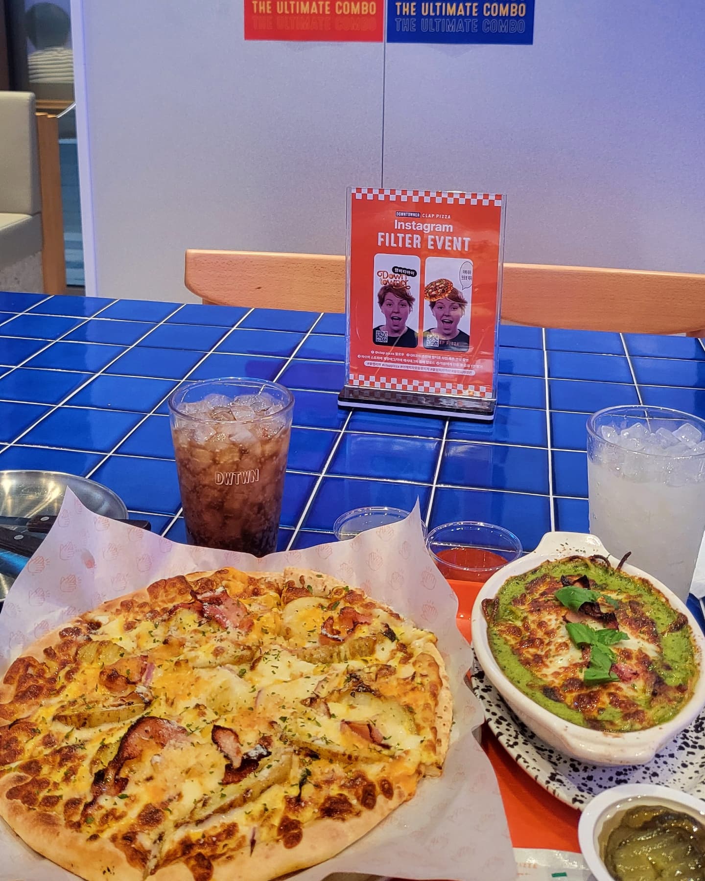 #협찬 clappizza

피자맛집인 클랩피자는 가산점을 시작으로
천안 아라리오, 대구 빌리브헤리티지, 샤로수길, 부산롯데백화점 광복점 등 전국적으로 오픈 예정이에용🤗

각 지역 오픈시 매장 이용 고객에 한해 선착순 100명 쿠폰팩 증정 한다고해요👍

클랩피자에서는
✔️3만원 이상 현장 구매시 6개월 간 사용할 수 있는
지류 쿠폰팩 증정 (매장, 포장 이용에 한함)
👉 추후 신규 매장 오픈 시 마다 선착순 각 브랜드 100명
1) 주문금액 상관 없이 5000원 할인 쿠폰
2) 디스펜서 음료 두 잔 쿠폰
3) 파스타 or 떡볶이 中 택1
4) 5만원 이상 구매시 1만원 할인
5) 라지 1판 주문시 퍼스널 1판 무료증정

✅️6월 한 달 동안 배달의 민족, 쿠팡이츠에서
최소주문 금액 이상 주문 시 2,000원 할인쿠폰 증정예정이에용😍

#가산맛집 #가산데이트 #가산데이트코스 #가산핫플 #피자맛집 #피자추천 #클랩피자 #clappizza #서울맛집 #맛집추천 #맛집탐방