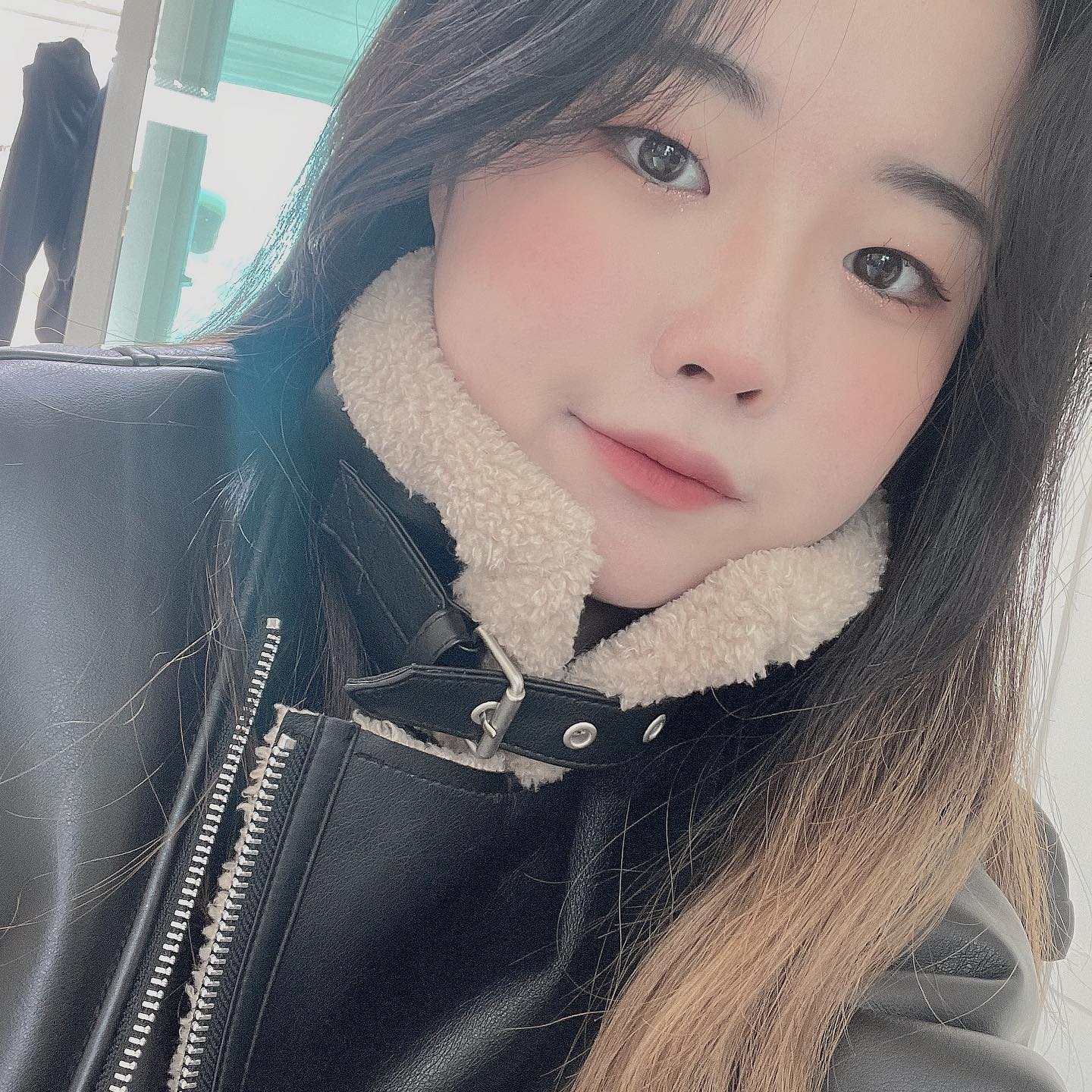 22.9살 🙋🏻‍♀️