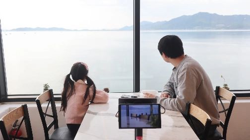 지난 강화도 나들이 🤍

뷰맛집에다 쭈꾸미가 살이 탱글하며 부드러워 
살살 녹았다는.. 사이드 디시 모두 훌륭하고 
뷰도 최고라 가족나들이에 제격인것 같은곳.