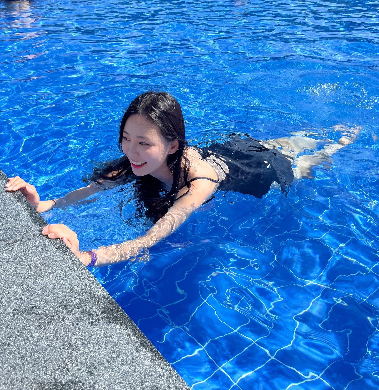 오빠가 인어공주 같다고 찍어준 사진,,🐬