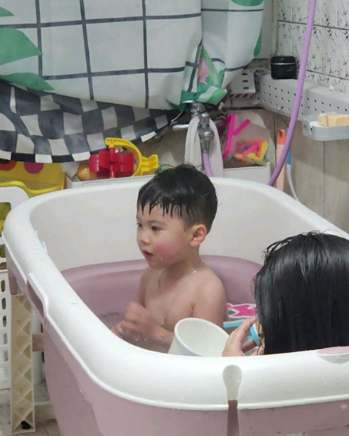 그 남자는 갈수록 개구져만 갑니다.
#개구쟁이
#갈수록태산

오랜만에 반신욕!
나 혼자 드라마 보려다가 딱 걸림🤣

결국 내가 둘 다 씻겼다는 😱😱

#남매일상 #흔한남매 #남매스타그램 
#육아 #일상 #데일리 #선팔 #맞팔