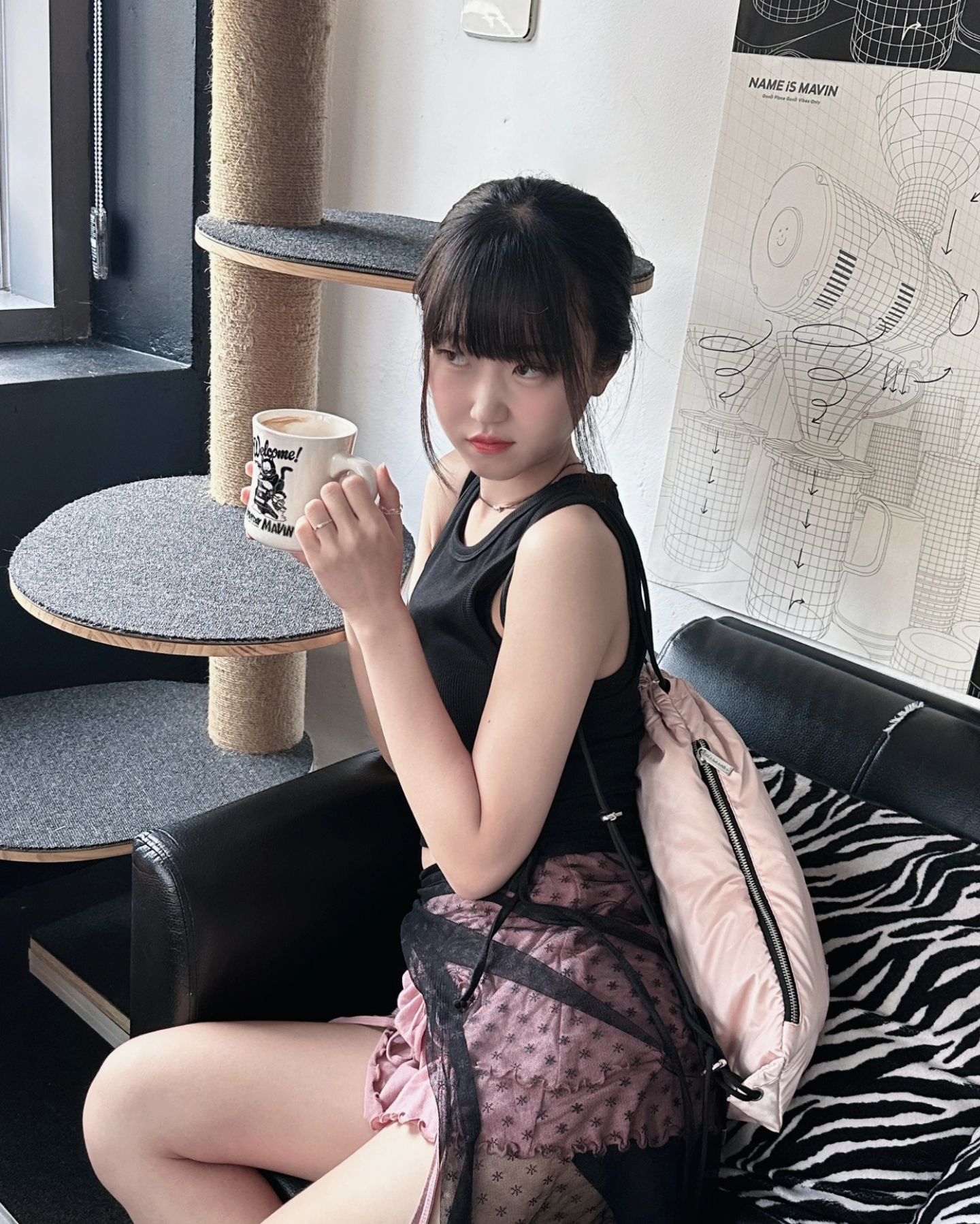 ⠀
{\__/}
( • ▵•)
/ >🍧
.
.