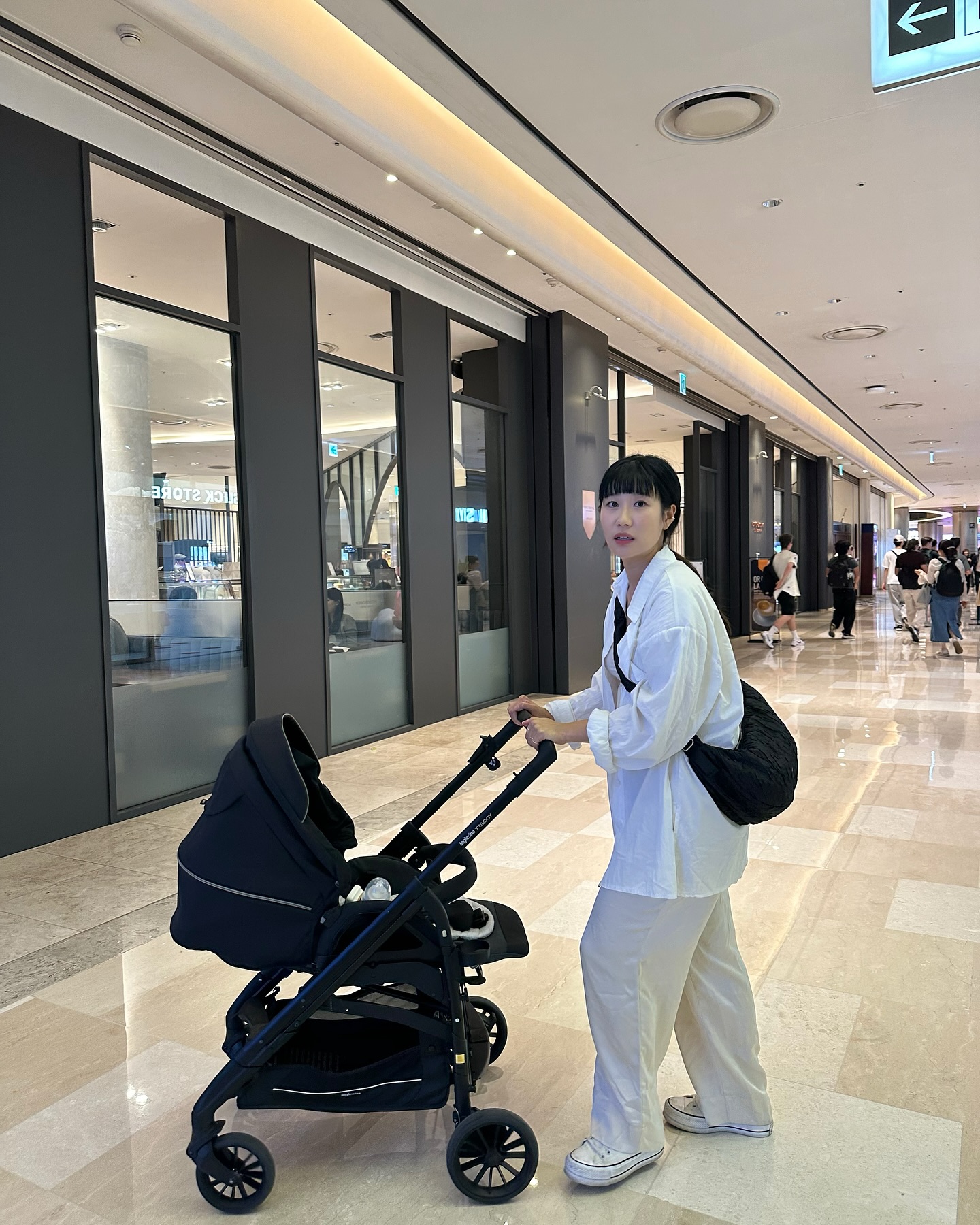 #협찬 꽉 채운 주말. 오빠랑 담담이랑 데이트🩶
(담이 사진은 서비스)

팬츠 atwr_official 
가방 josephandstacey 
볼캡 wranglerkorea 
키링 engbrox_official 

#조셉앤스테이시 #데일리셔링백 #크로스백 #숄더백 #셔링백 #데일리백 #데일리가방 #가방추천 #wrangler #wranglerkorea #랭글러 #랭글러코리아 #키링 #앵브록스 #engbrox