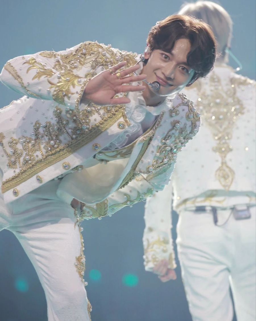 내 차애는 최민호인걸로...
남자는 따뜻하고 다정한게 최고잖아요

💎정체성을 잃어가는 내 피드들은
점점 덕계가 되어가고 있지만 양해바람💎

#샤이니 #최민호 #샤월 #드래콘볼 #샤이니콘서트