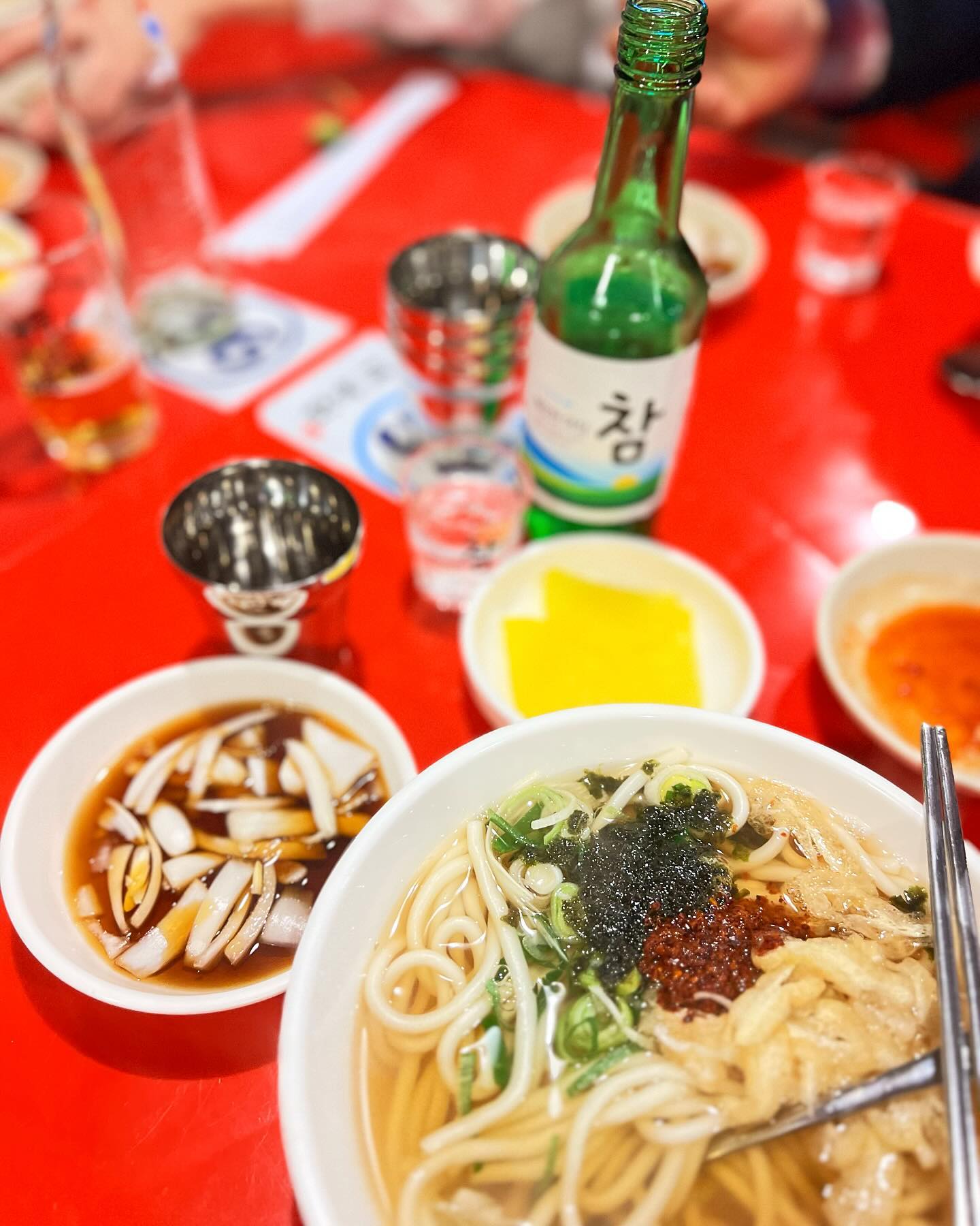 #따끈따끈국물에소주한잔어때요🎵 #북성로🍜

추억의 북성로 원조 "태능집"에 우동&연탄불고기 먹으러왔어요
와.. 연탄에 구운 석쇠 불고기 불맛🔥🔥 얼마만이야‼️🥹🥹

이번 대구 여행 테마는, 그때 그 시절🩵 진짜 딱이넼ㅋㅋ🤣🤣
현 와이프💕 구 여친일 때도 함께 와서 희로애락을 함께했는데~

감회가 새롭네요💟 가볍게 먹고 가려고 했는데.. 이게 맞나⁉️
ㅋㅋㅋ 술이 ~ 술술술 ~~ 아 진tothe심 포장 해가고 싶노😋😋

체제네랑 함께한 연말❤ 정말 간만에 보아서 넘 좋았고, 🙆🏻‍♂️💕
그만큼 헤어짐이 아쉬웠던.. 다음엔 날밤새도록 먹어보쟈규우 👋

#북성로연탄불고기🥓 #북성로우동🍜 #젊은날의추억❤️ 
#술도둑여기있어요🙈 #참소주오랜만이야🤩 #달다달아🍯 
#오늘집에다갔다🤪 #겨울에딱이야👍 #대구시내나들이😃 
#다섯살장꾸랑🩵 #추억소환중⚡️ #일상그램🌿 #좋아요💟