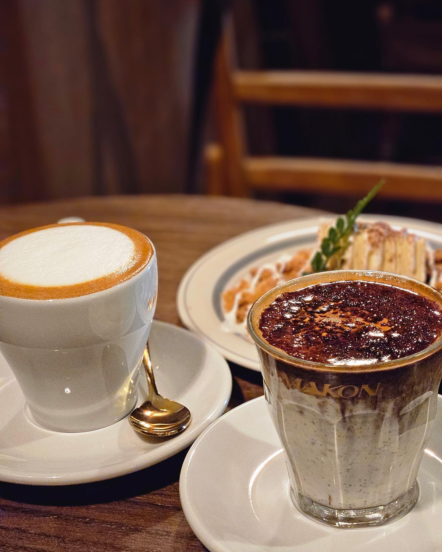 당산 카페 마콘 커피맛집 
당산역에서 친구랑 놀기 좋은 카페
분위기 너무 힙하고
멋진 서부 스타일이라
특색 있던 카페
마콘(MAKON)
#당산카페 #당산역카페 #흑임자라떼 #웨스턴카페 #당산맛집 #라떼맛집
#협찬 #당산맛집 #선유도공원카페 #당산역마콘
#마콘카페 #서이추  #서로이웃 #이웃추가 #서이추환영