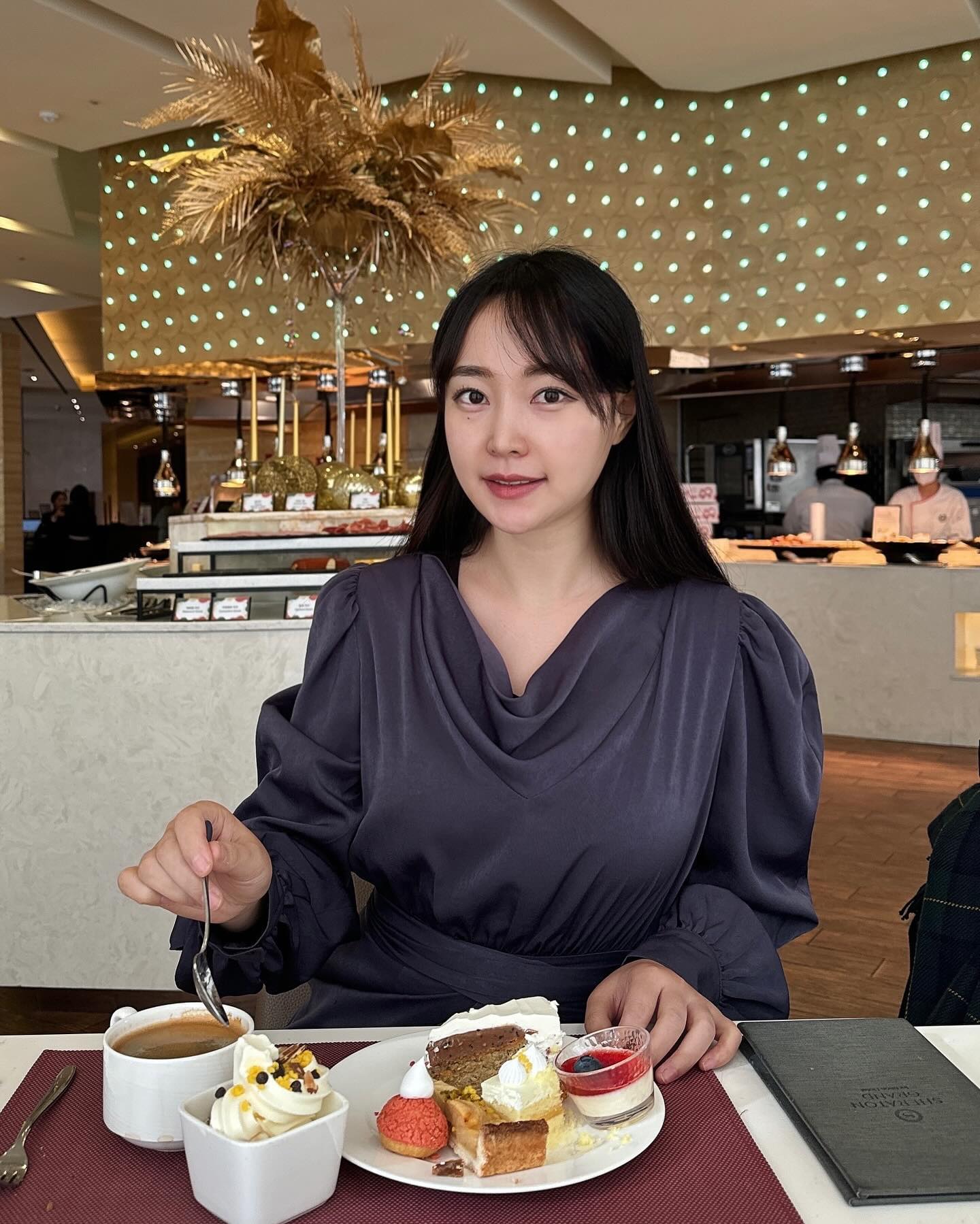 사진 찍을 줄 알았으면
디저트 조금만 가져오는건데,,,😌
⠀
⠀
#쉐라톤 #쉐라톤호텔 #쉐라톤그랜드인천 #호캉스 #호캉스추천 #호캉스그램 #인천데이트 #인천데이트코스 #피스트 #쉐라톤그랜드인천피스트 #호텔뷔페 #인천여행 #인천호텔 #인천호캉스 #까이에 #까이에원피스 #디자이너브랜드 #디자이너브랜드까이에 #cahiers #sheraton #sheratonhotel