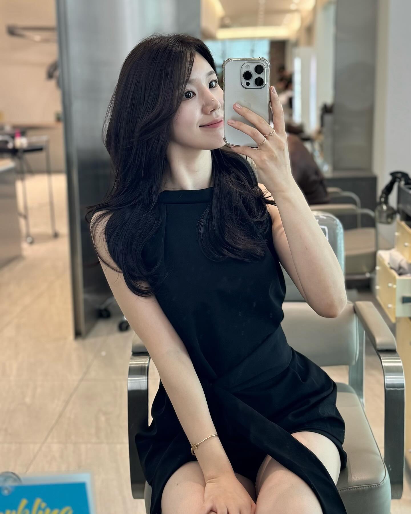 오프날에 오랜만에 톤다운〰️ 얼룩이 탈출,,👯
성분 좋은 약으로 신경 써서 염색해 주셔서 감사합니다 ☺️
stylist_jhoo