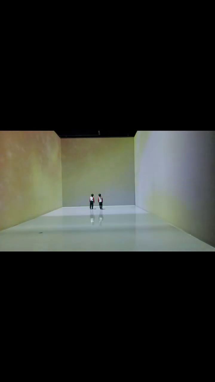 #협찬 #아이바가든

8월에 오픈한 제주 애월 신상 미디어아트 아이바가든이에요.
8개의 테마로 나눠진 곳에서 신비스럽고 경이로운 자연 현상을 느낄 수 있는 곳이에요. 

아이도 어른도 신기하고 재밌게 느껴지면서 빨려들어가는 느낌으로 몰입했던 곳이에요. 마지막 댄스파티까지 즐겁게 즐기고 왔어요.👏👏

아이바가든에는 제주 여행 인기 아이템과 기념품 등을 구입할 수 있는 보라우체국 소품샵도 있어요!!

제주실내관광지로 좋은 제주 서쪽 가볼만한 곳이에요.🤩

#제주가볼만한곳 
#제주실내관광지
#제주도실내관광지
#제주핫플레이스
#제주포토존
#제주미디어아트
#제주공항근처가볼만한곳
#제주비오는날
#제주데이트코스
#제주놀거리
#제주야간관광지
#제주도소품샵