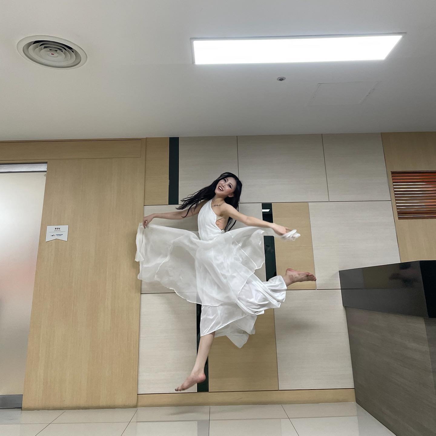 정신병원에서 탈출한 처녀귀신이라면 아마도 나같은 모습일꺼야 ,,👻