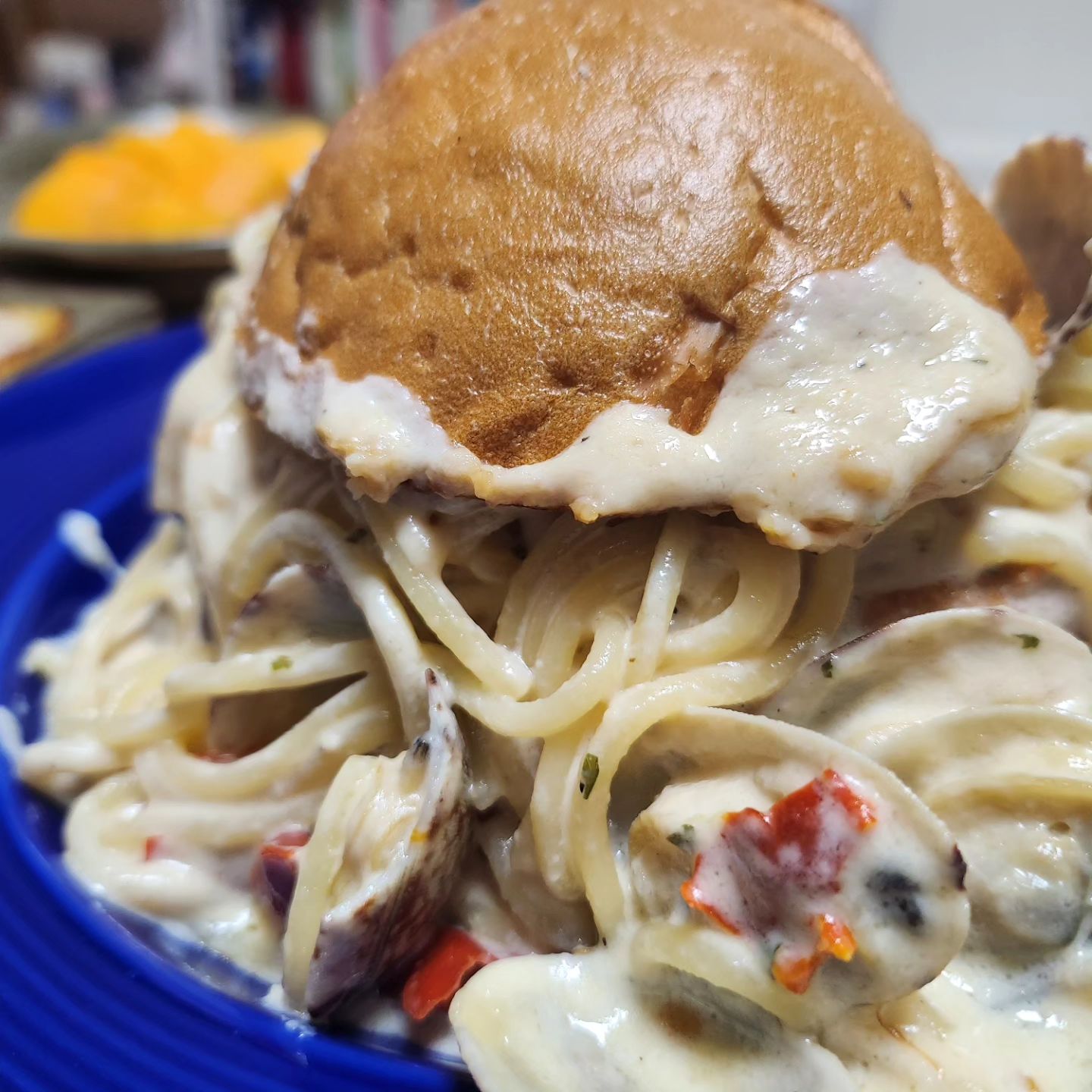 저녁 간단히 밀키트로 해결
배고파서 빨리 만들어 담았더니
비주얼이 영 꽝이네요
그래도 맛있던 애슐리 밀키트에요
#애슐리홈스토랑 #밀키트추천
#애슐리밀키트