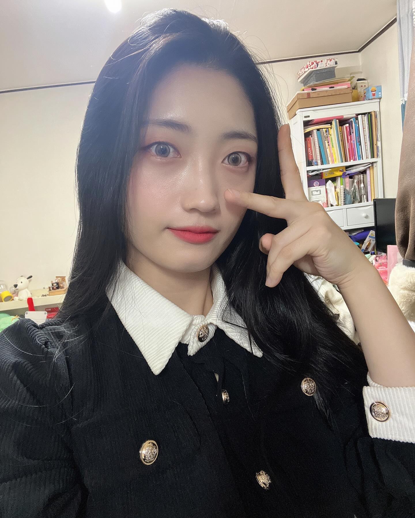 #첫줄 

 
✌🏻개월만 
누가 요즘 셀카 찍는 법 알려줘라.