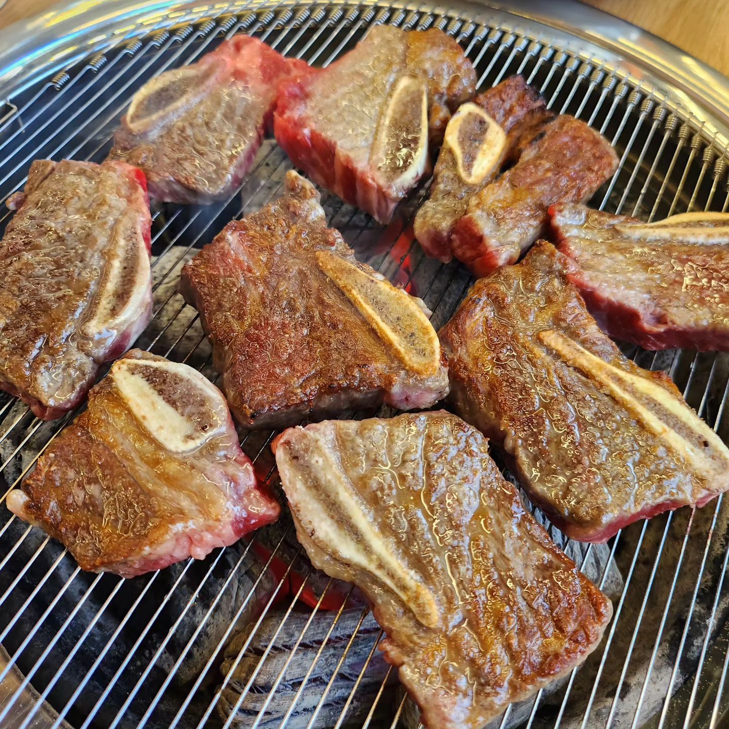 오랜만에 고딩 친구들과 #춘의역맛집 #일품맛소 에서
신년회하고 왔어요^^

마블링이 진짜 예술~~~ 밑반찬도 하나같이 너무 맛있어요!!
입에서 살살 녹는 #부천소고기맛집 ^^
시원하고 맛있는 냉면은 서비스로 주는 #춘의동맛집
친구들과 완전 감동받고 왔네요^^

#부천소고기 는 이제 #일품맛소부천점 으로 찜콩

#부천고기맛집 #춘의동맛집 #부천고기집 #부천회식 #춘의역고기집 #춘의고기집 #춘의역회식 #춘의맛집