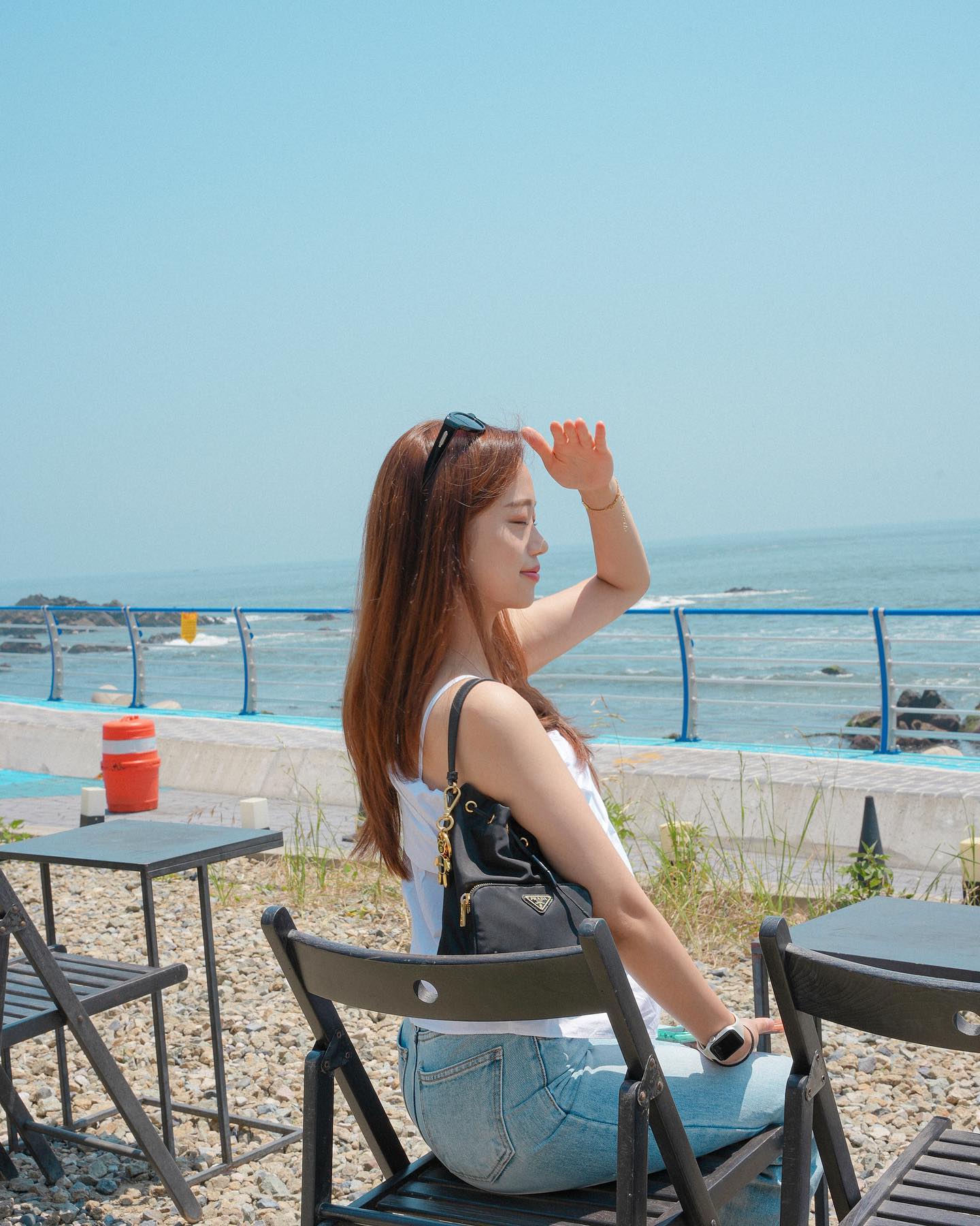 반년만에 다시 찾은 부산 !

보고싶던 남해바다 눈에 담고 왔지요🤩
예쁜카페, 맛난케이크와 음료가 잔뜩있는 여기는 #덕미카페 

통창유리로 된 자리가 몇군데 있어서 바다를 보며 담소를 나눌 수 있어요🫶
초당옥수수 치즈케이크..너무 맛있고..
약과 치즈케이크..너무 맛있고..특별해여..💓