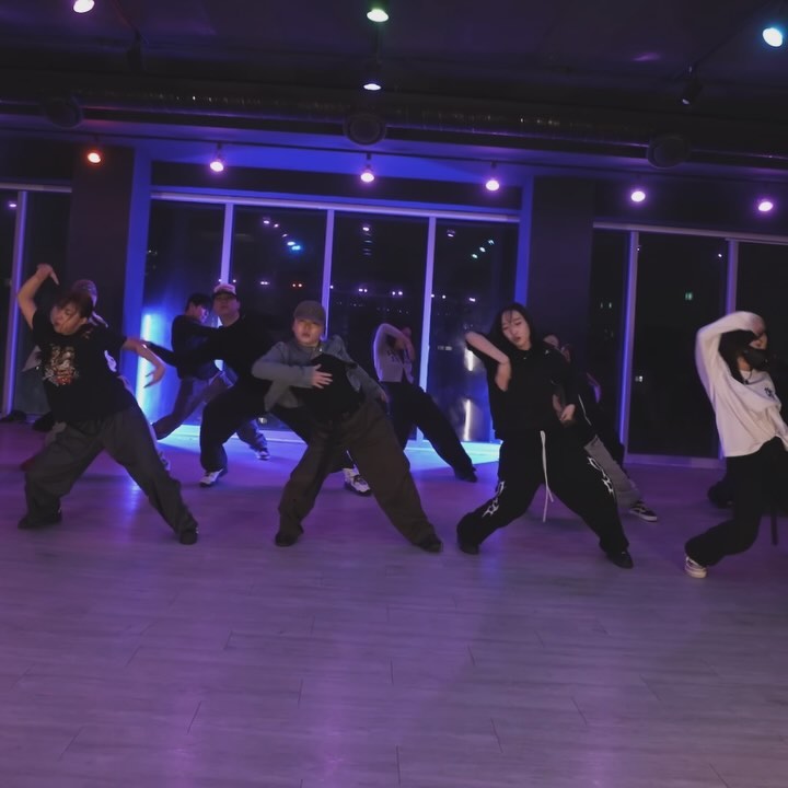 쉽지않은 흐름..🥺🫠✨
C. 82_beom 
수고하셨습니다❕🫧

#dance #choreo #choreography #choreographer 
#dancer #jayo #ff