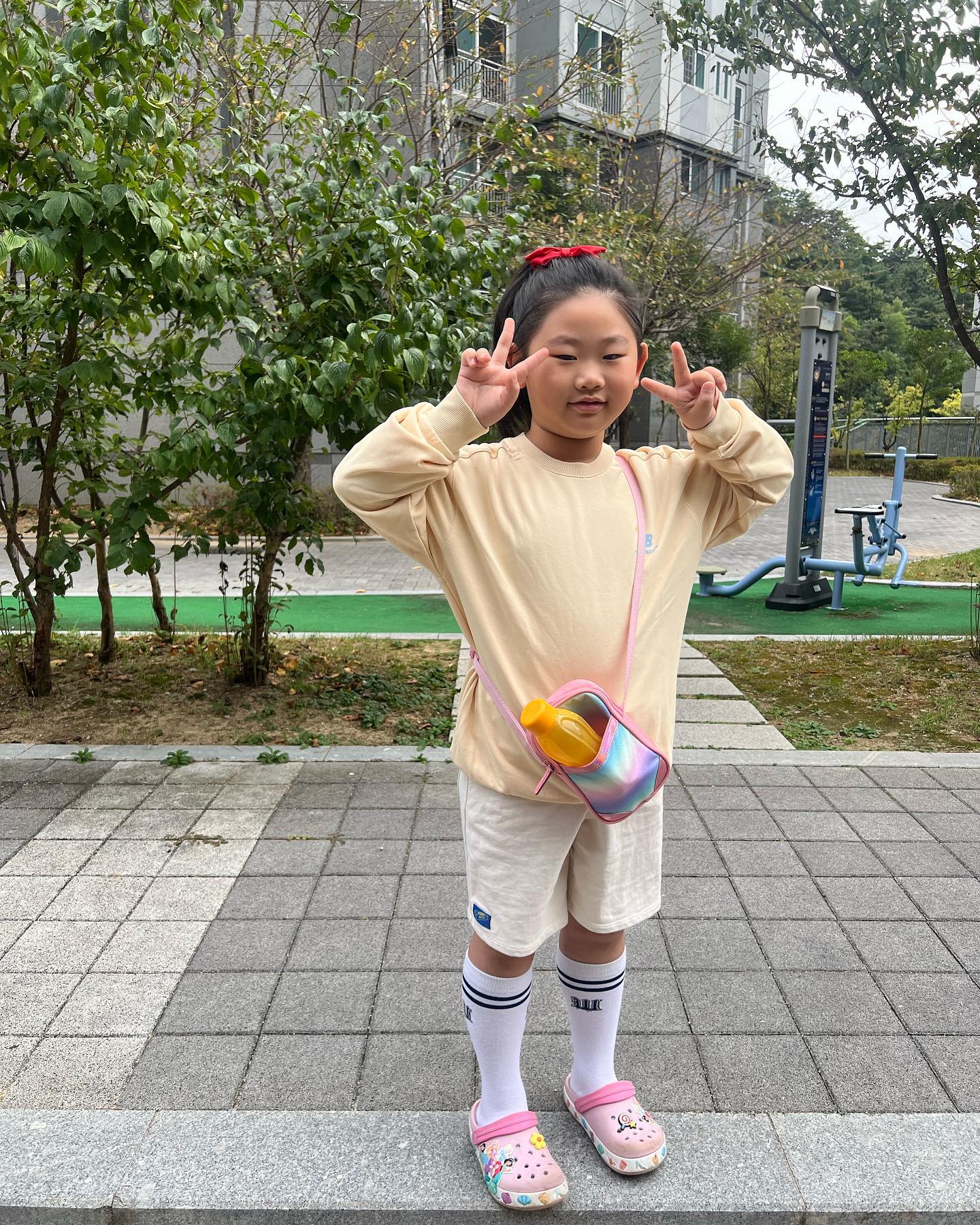 #10월의저장기억소 
평일의 엄마는 바쁘지만 
주말의 엄마는 너랑함께한다는걸 알려주기위해 
잠시도 쉬지않고 우리딸과 시간 보내기🥰
사랑한다,아주많이🩷

#노서아베베 #서아베베 #8살서아 
#서아랑한나엄마랑