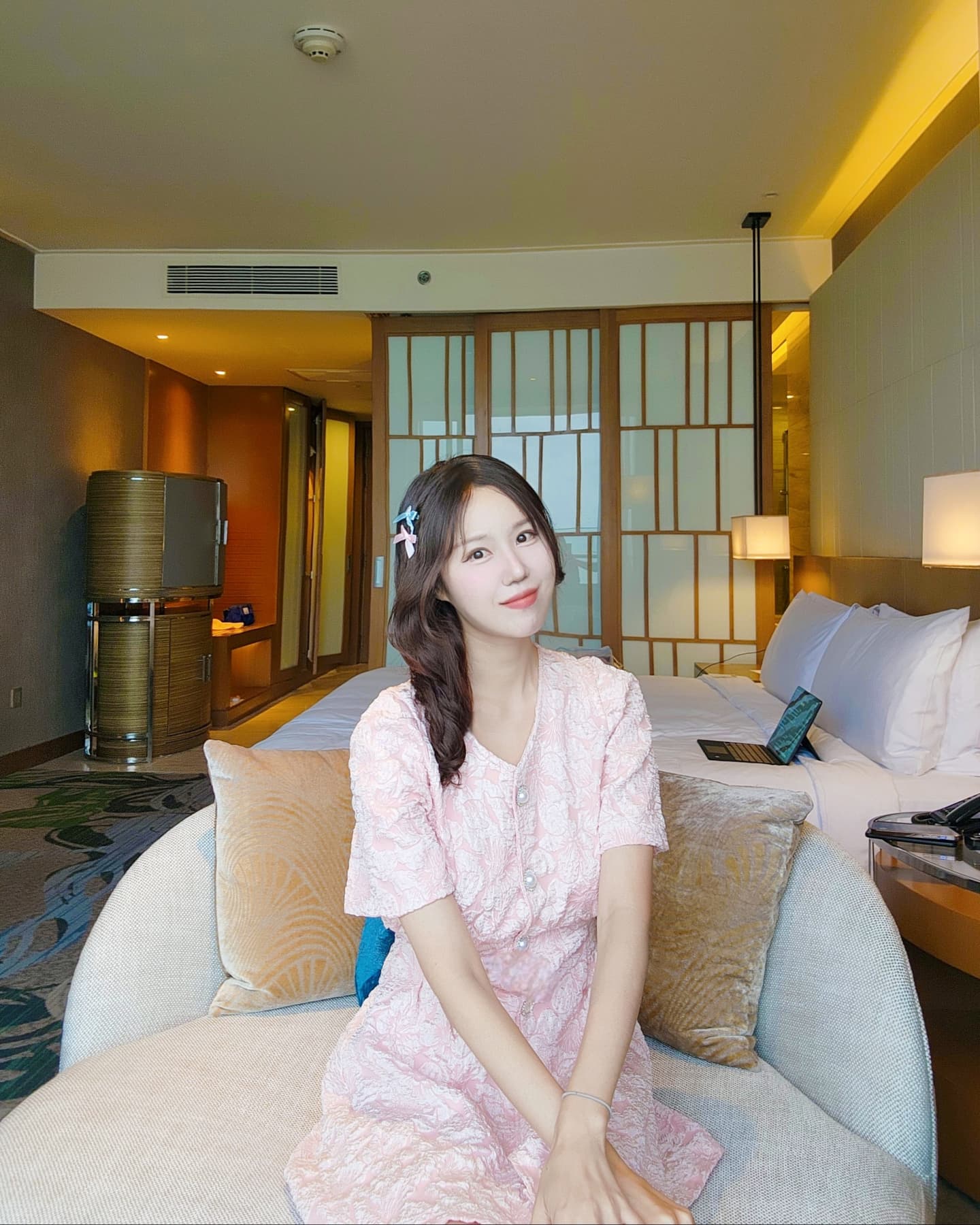 #광고
내가 평소 좋아하는 인터컨티넨탈
이번 나트랑 여행 가서도 인터컨티넨탈 호텔에서
묵었지
내가 좋아하는 고급스럽고 깔끔한 느낌이
너무 좋아
시내 중심가에 위치해 있어서 나트랑 관광하거나
쇼핑하기도 좋아서 편했어
그리고 소문으로 들었던
나트랑 인터컨티넨탈 호텔 조식은 대박
너무 잘 나오고 맛있어서
조식 먹는데 얼마나 설렜는지♡
예약은 bomulchang_go
여기에서 가성비 좋게 했어
깔끔하면서도 고급스러운 나트랑 호텔
고민한다면 인터컨티넨탈 호텔 강추야!!!
#나트랑숙소#나트랑호텔#나트랑호텔추천#나트랑인터컨티넨탈#나트랑인터컨#인터컨티넨탈나트랑#인터컨티넨탈나트랑호텔 #나트랑여행#나트랑시내호텔#나트랑숙소추천