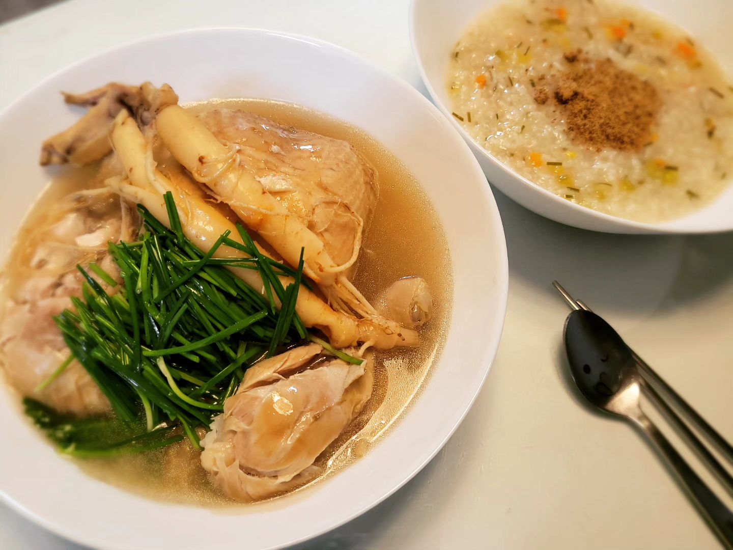 💓

방학 꽉 꽉 채워 놀아서
체력 방전된 울 딸램 위해 🫠
야들야들하게 푹 고아 삶은 백숙🍗
갑자기 당근 케이크 먹고싶다 해서
아빠가 퇴근때 뛰어가 공수해온 #당근케이크 🥕
우리 딸~방학동안 실컷 노느냐 고생 많았엉🤣

#여름방학
#방학이끝나가고있어😭
#왜내가아쉬워
#몸보신시키기
#먹고싶은게뭐야
#백숙
#당근케이크
#아빠출동
#딸램위해서라면
#츤드레아빠
#엄빠가많이사랑해