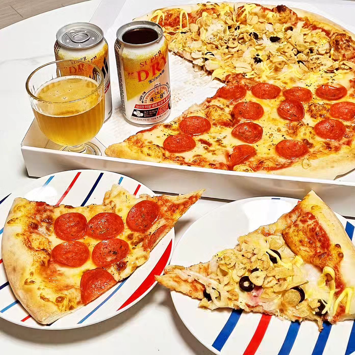 #협찬 #루원시티피자 #엘에이피자
맛과 건강까지 쏙~잡은 LA수제피자맛집🍕
XXXL 46cm의 괴물피자 한판, 엘에이피자

기가막힌 피자를 맛보고싶다면, 엘에이피자추천
아직 못 먹어봤다면~당장 주문해보기!!
주문과 동시에 수제로 도우를 펴는 오너쉐프
피자에 진심인 사장님의 퍼포먼스도 볼수있죠
우앗!! 엄청나게 큰 보자기같은 도우영접가능
15분~20분쯤 지나면 따꾼한 오븐피자 완성!!
쉐프님의 직접 만든 수제소스 촵촵~🫶
원하는 토핑이 얹어지고,15분쯤 지나면 나옴!!
근데..비쥬얼은 화덕같고, 이 쫄깃거림 보소~

한판 가득 찐~피자 한조각이 손바닥을 다 가려
게다가 치즈도 찐이자나😍
여긴 진짜 재방문 각!! 또 갈래 👋

👣인천시 서구 염곡로498번안길 20.
 배민,서구이음 배달도 가능👍

𖤐
#루원시티맛집 #가정동맛집 #청라맛집 #가정동피자 #아이들간식 #엘에이수제피자
#슬기로운외식생활 #피자러버 #일상기록 #초딩워킹맘일상 #준킹 #황금꼬꼬별나라