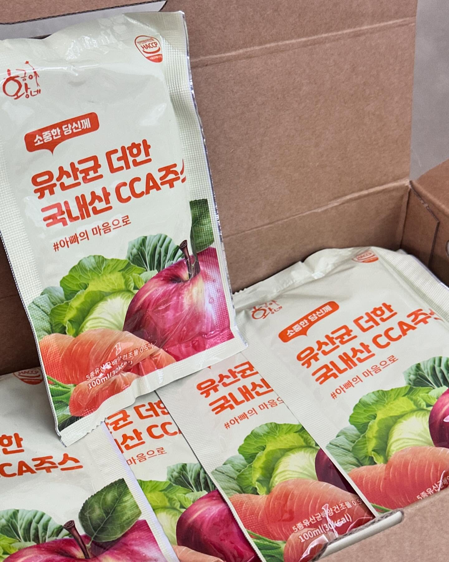 #협찬
CCA쥬스 몸에 좋은 건 다들 아시죵 
이번에 황금이네 CCA쥬스를 꾸준히 먹게 됐는데요.
황금이네는 세 아이의 아버지가 부모의 마음으로 만들어 아이들도 먹을 만큼 믿고 먹을 수 있는 브랜드라 저도 믿고 먹고 있어요 🤍
건강은 물론 맛도 있어서 거부감 없이 매일 지킬 수 있는 최고의 건강 습관입니다! 
황금이네 cca쥬스로 부담없이 건강 챙겨요! 
goldhome_kor 
•
•
#CCA주스 #CCA쥬스 #양배추당근사과주스 #황금이네 #웰빙음료 #맛있는주스 #건강즙