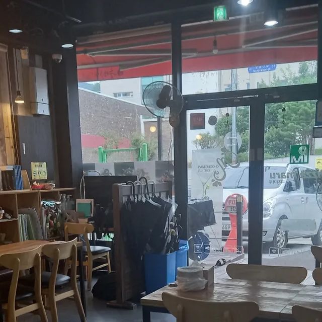구름이☁️ on Instagram: "#광고#피자마루#맛집#목포대학교#목대후문#단체#포장#배달#목대후문맛집 찾아갔을때 사장님이 친절하게 대해주셔서 좋았고 매장도 깔끔했고 꿀고구마피자를 먹었는