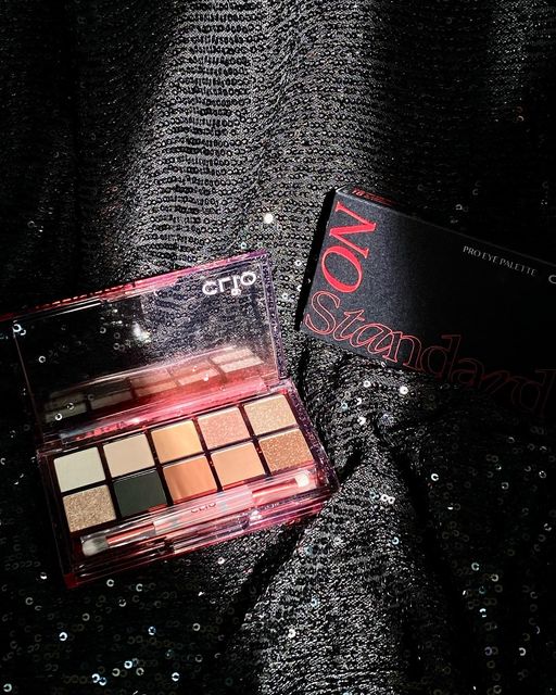 쩡🐰 on Instagram: ".#협찬 @clio_official 𝗖𝗟𝗜𝗢 𝗛𝗢𝗟𝗜𝗗𝗔𝗬 𝗟𝗜𝗠𝗜𝗧𝗘𝗗 𝗘𝗗𝗜𝗧𝗜𝗢𝗡✨ 𝘕𝘦𝘸 𝘗𝘳𝘰 𝘌𝘺𝘦 𝘗𝘢𝘭𝘦𝘵𝘵𝘦 / 𝘕𝘰 𝘚𝘵𝘢𝘯