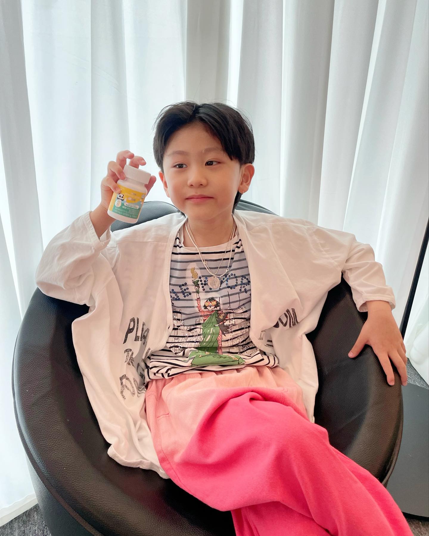#협찬 🧤 어린이날을 위하여 내일은 떠납니다 ㅋㅋㅋ 
착하게 놀고오자잉❤️😝ㅡㅡ

👉 repazen_official 에서 제품제공 해 주신 [아이쏙]유산균입니다
▪️감사합니당 ❤️

▫️유산균이 을매나 중요한지 다들 아시죠잉?
특히 우리후야는 유산균 정말 여러가지 먹여도 늘 배에가스차있고 그러거든요 ㅠㅠ 
아이쏙 유산균은요
특허성분 영유아.유산균 즉 우리서후아가씨도 먹을수 있어요
오늘 줬더니 사탕인줄알고  더 달라더라구요
맛있다면서😂😂

▪️맛없으면  안 먹는게 아이들특징인거같아요
요거는 맛도 영양도 👍👍👍 이것만한거 없을것같아요

▪️특히 요즘.강남엄마들사이에서도 유명하더라구요 
어떤애기는 두세개씩 먹는다던데 그게바로 우리애에요 😝

▪️홍화씨추출물분말 150mg
▪️율무추출분말 150mg
▪️숙지황추출분말 15mg
▪️8종혼합유산균 30mg

👉그 어떤것보다도 애들이 건강해야 일도손에잡히더라구요
저희는 요즘 아이쏙때문에 건강지킴이 성공입니다✌️

.
.
.
.
.
.
.
.
.
.
.
.
.
.
#아이유산균 #영유아유산균 #아이쏙 #아이쏙유산균 #레파젠 #레파젠유산균 #유아유산균 #육아맘일상  #도치맘  #일상  #육아스타그램 #선팔맞팔  #소통   #오오티디      #좋반사  #daily   #셀스타그램 #ootd  #데일리  #얼스타그램   #좋아요반사   #좋아요테러   #좋튀      #아들스타그램   #streetstyle  #좋반환영  #fff #f4f  #셀피