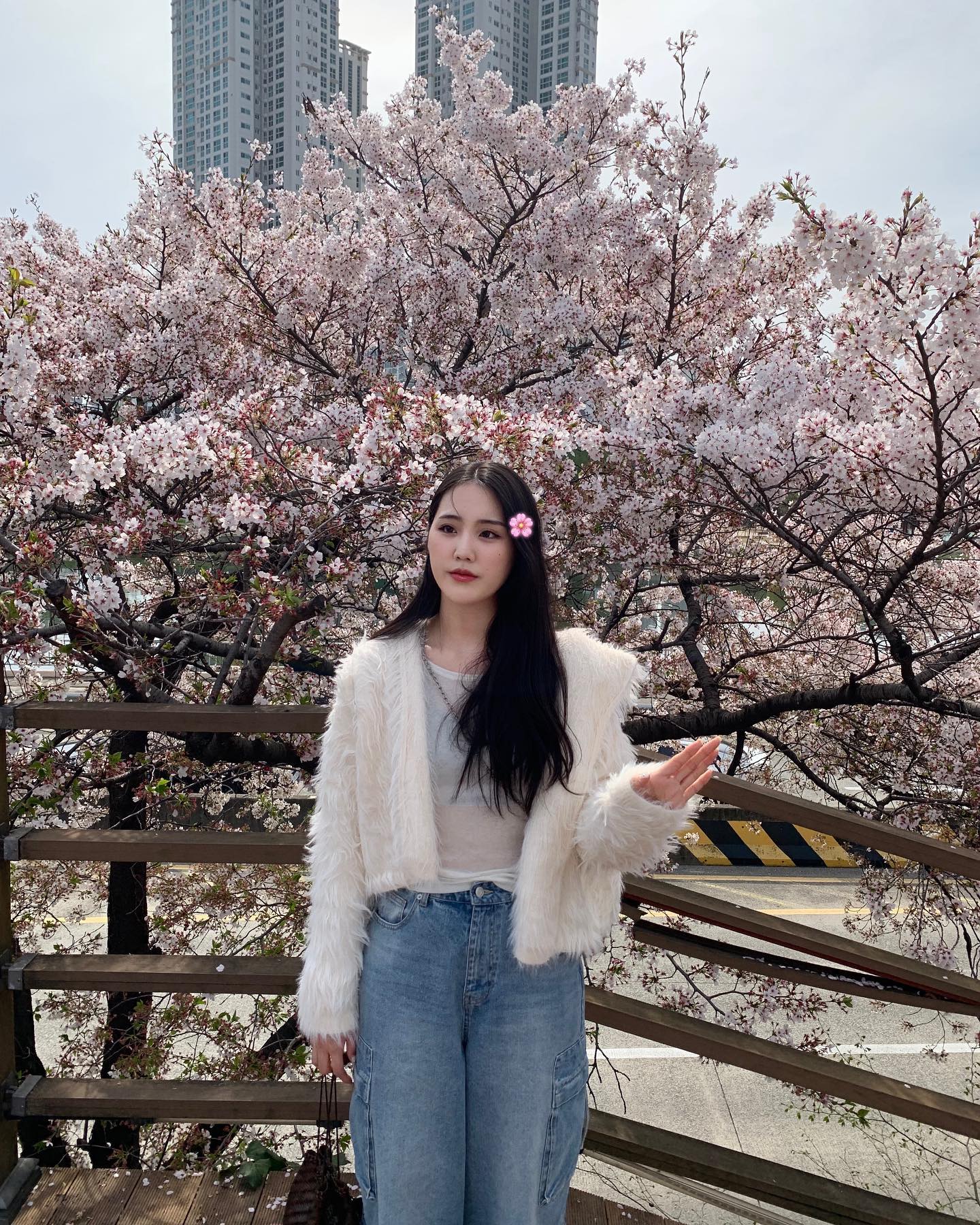 🫸🏻🌸💓🫷🏻