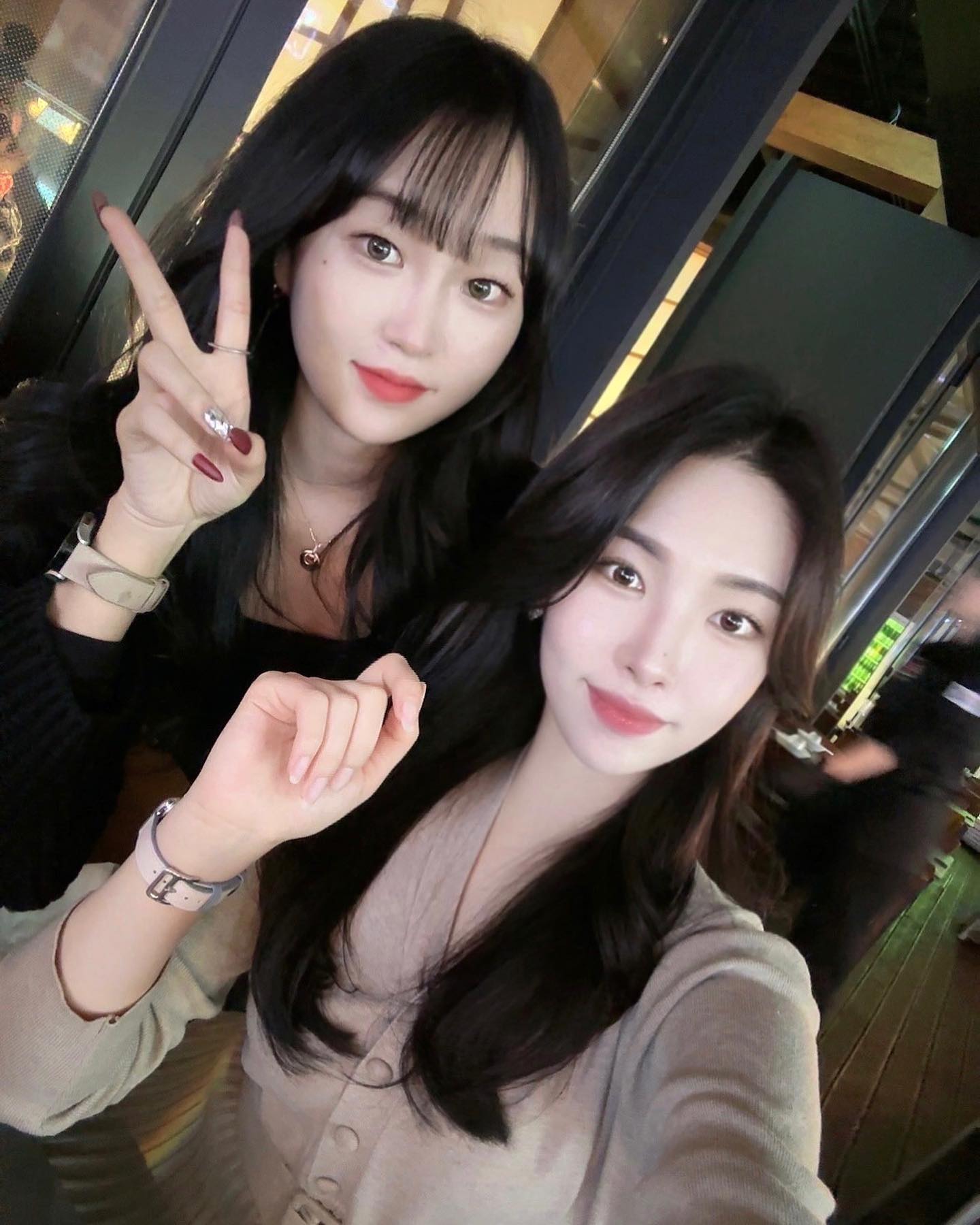 항상 매 연말은 한 해가 다사다난했다고 느끼는 것 같아요
그래도 이번 2023년도는
여태 그 어떤 해보다 내 신념에 대한 확신과
방향성의 변화가 있었던 해였어요
바쁘게 사는 것도 좋지만, 한 번씩은 새벽공기와 밤하늘을 바라볼 수 있는 여유를 갖고 살아가기
모두 고생 많았고 내 년, 내일부터 더 행복하기를..ღ

𝐠𝐨𝐨𝐝 𝐛𝐲𝐞 𝟐𝟎𝟐𝟑👋🏻 𝐰𝐞𝐥𝐜𝐨𝐦𝐞 𝟐𝟎𝟐𝟒 !