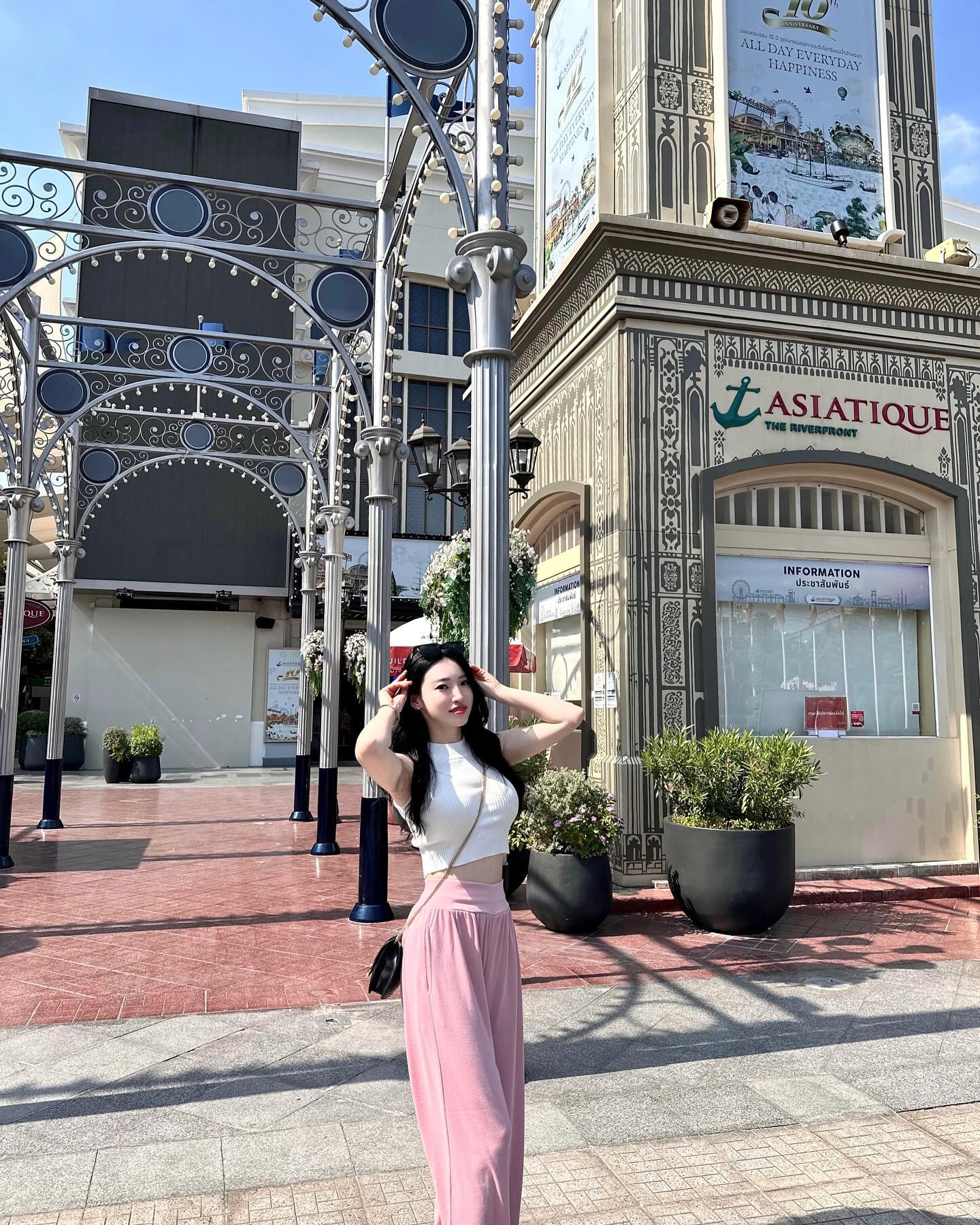 야경은 홍콩이 이쁘다고 생각했었는데 
한참 잘못 된 생각이었지 모에요..! 

태국의 밤도 너무 이쁜거 있죠?! 

사진을 정리 하다보면 
다시 떠나고픔🥲

.
.