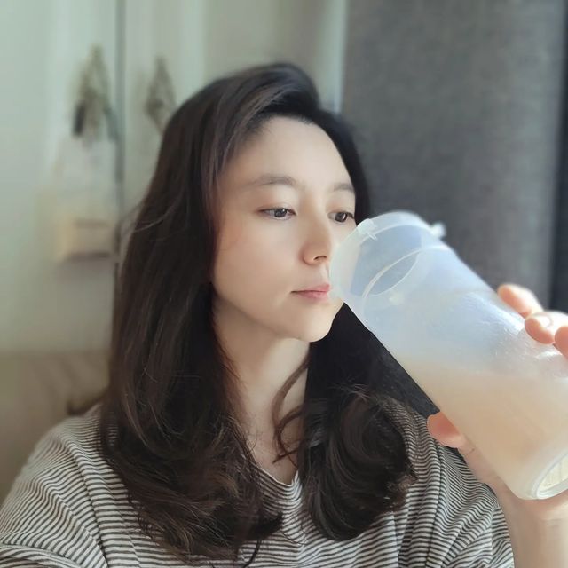봉봉 Bong Bong on Instagram: "#협찬 다이어트중 최대고민 변비ㅜ 마시는 #푸응다이어트 로 해결중입니다. 식전에 복숭아맛(쿨피스맛)으로 상콤하게 마시면 포만감까지 있어 굿!👍 #광고#푸응#다