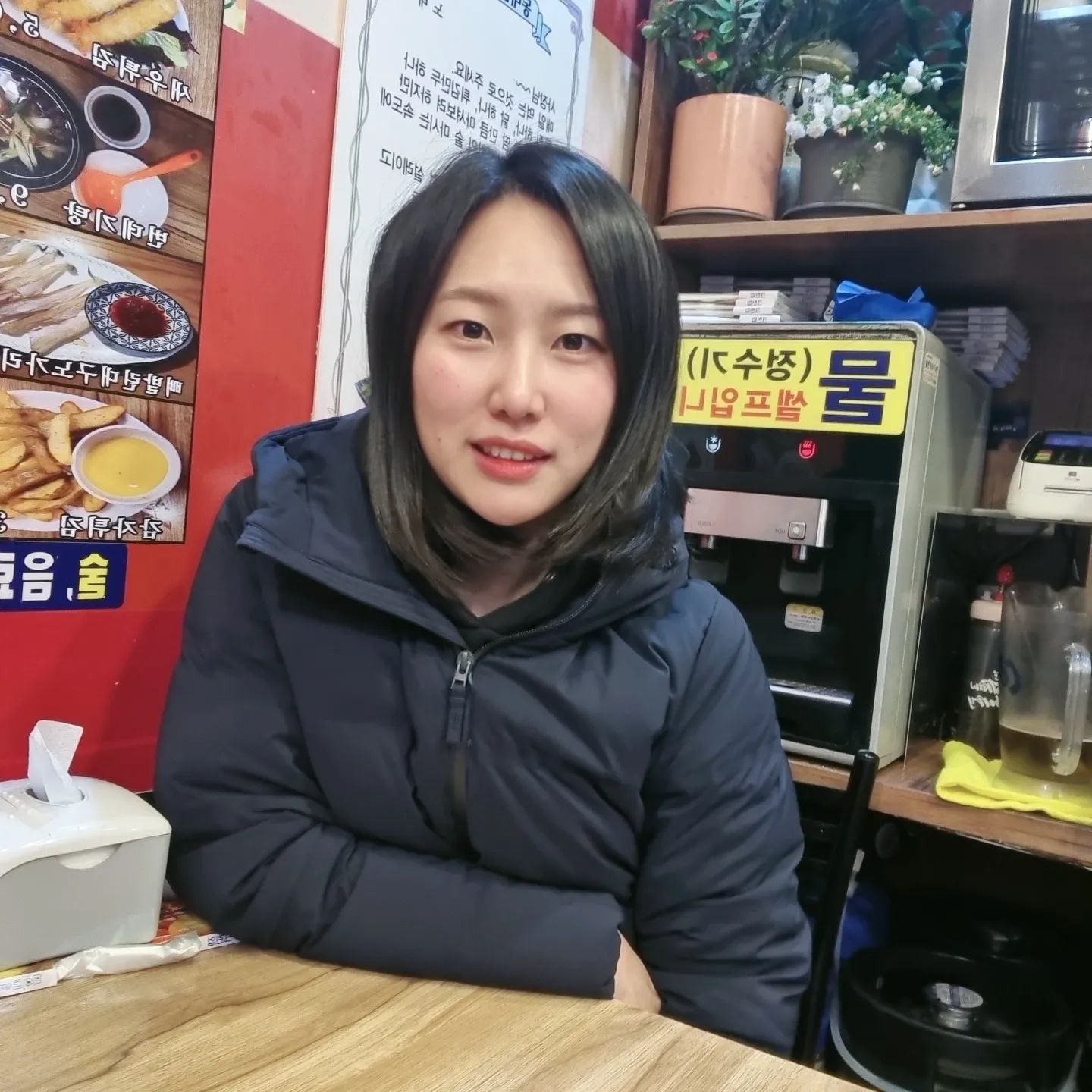 진짜 백만년만에 같이 찍은 셀카 ㅋㅋㅋㅋ

남편이 셀카모드로 들고 찍어주니까 잘나오네?
앞으로도 잘 부탁하고^_^👏👏👏

둘다 살쪄서 셀카 진짜 안찍고 사는데 백만년만에 같이도 찍었다!
앞으로는 자주 찍자고 해봤자 어차피 지키지 못할 것 같고
셀카모드로 나나 많이 찍어줘