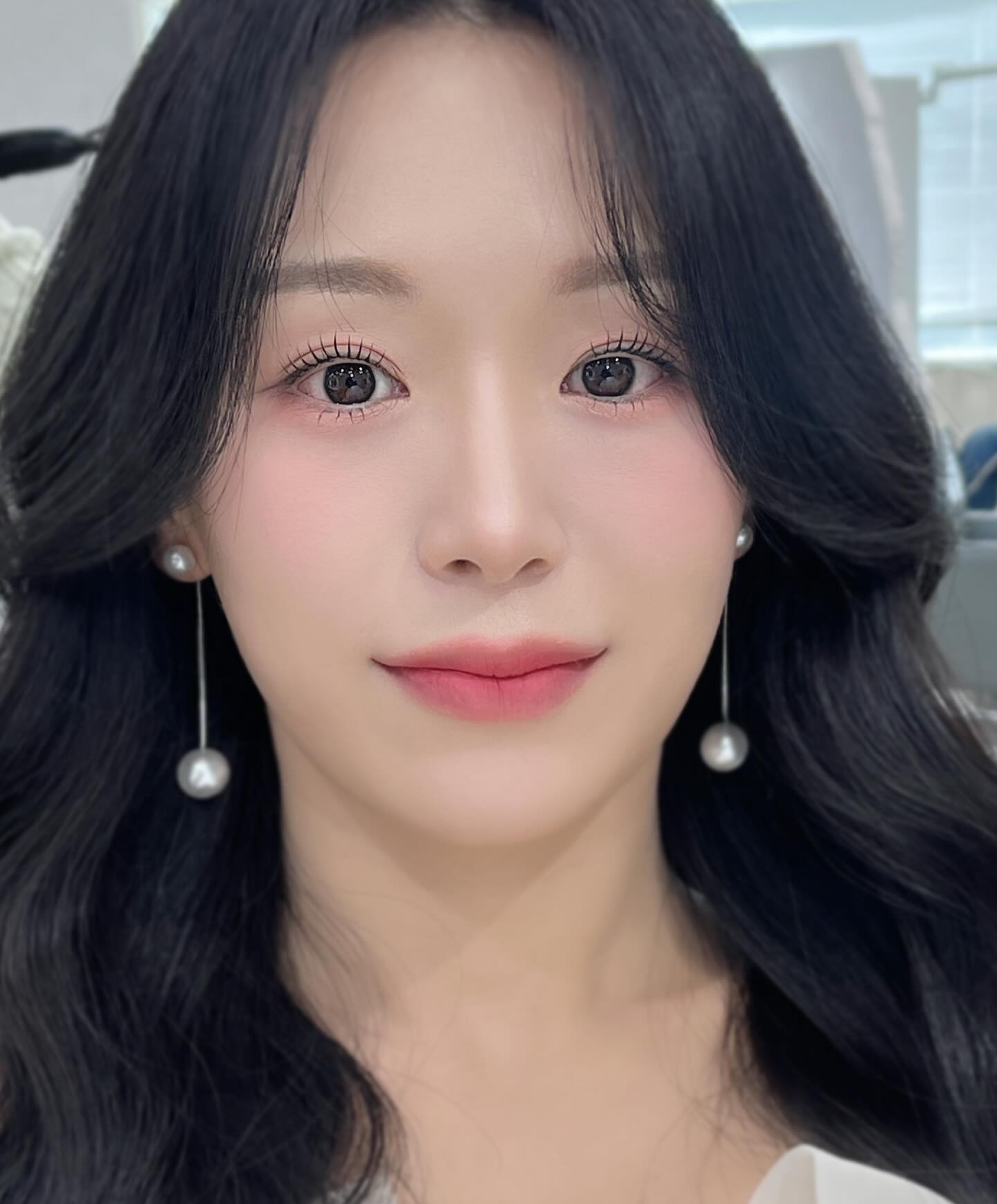 𝐻𝒶𝓃𝓃𝒶 𝓈𝓉𝓎𝓁𝑒_
⠀⠀⠀⠀⠀⠀⠀⠀⠀⠀⠀⠀⠀⠀⠀⠀⠀
인형같은 예쁜 우리신부님🫶🏻
촬영용메이크업 이지만 과하지않게 핑크빛으로 뽀용뽀용💕
모브핑크컬러로 분위기있고 화사하게 !!
⠀⠀⠀⠀⠀⠀⠀⠀⠀⠀⠀⠀⠀⠀⠀⠀⠀

⠀⠀⠀⠀⠀⠀⠀⠀⠀⠀⠀⠀⠀⠀⠀⠀⠀
1:1 프라이빗 메이크업샵 | 단독룸 | 꼼꼼진행 | 속눈썹장인 | 디테일메이크업
⠀⠀⠀⠀⠀⠀⠀⠀⠀⠀⠀⠀⠀⠀⠀⠀⠀
⠀⠀⠀⠀⠀⠀⠀⠀⠀⠀⠀⠀⠀⠀⠀⠀⠀

🏷️ 메이크업 문의는 Dm 또는 오픈카카오톡 
⠀⠀⠀⠀⠀⠀⠀⠀⠀⠀⠀⠀⠀⠀⠀⠀⠀
#청담메이크업 #핑크메이크업 #웨딩메이크업 #비포에프터 #히엘