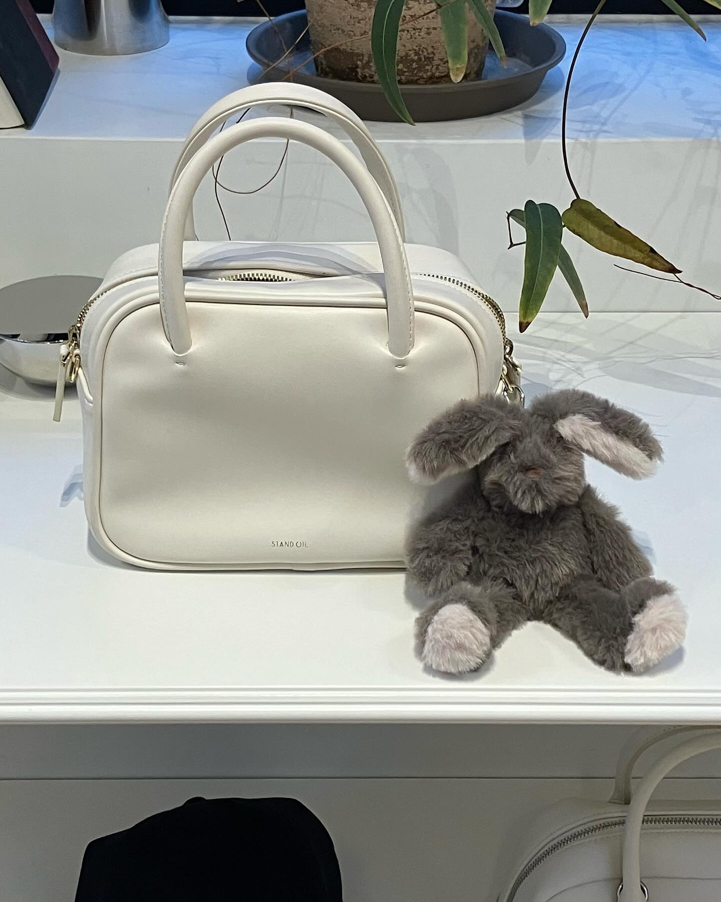 #제품제공 x tasted.official 🛒

테이스티드 라떼 버니 인형의
키링 버전이 출시 되었어요🐰

요즘 이런 키링이 유행이던데
오밀조밀 달랑달랑
달고다니니까 기분이 좋그등요!!

저는 요즘 제 출근 백인 스탠드오일 가방에
매치해 보았어요ㅎㅎ

기념일 선물이나 생일 선물로
딱 일 것 같은 요 기여미들은
tasted.official 에서 만나보세요🤍🤍

#테이스티드 #라떼버니키링 #라떼버니 #테이스티드인형 #토끼인형 #애착인형 #귀여운선물 #애착키링 #인형키링 #귀여운키링 #돌테리어