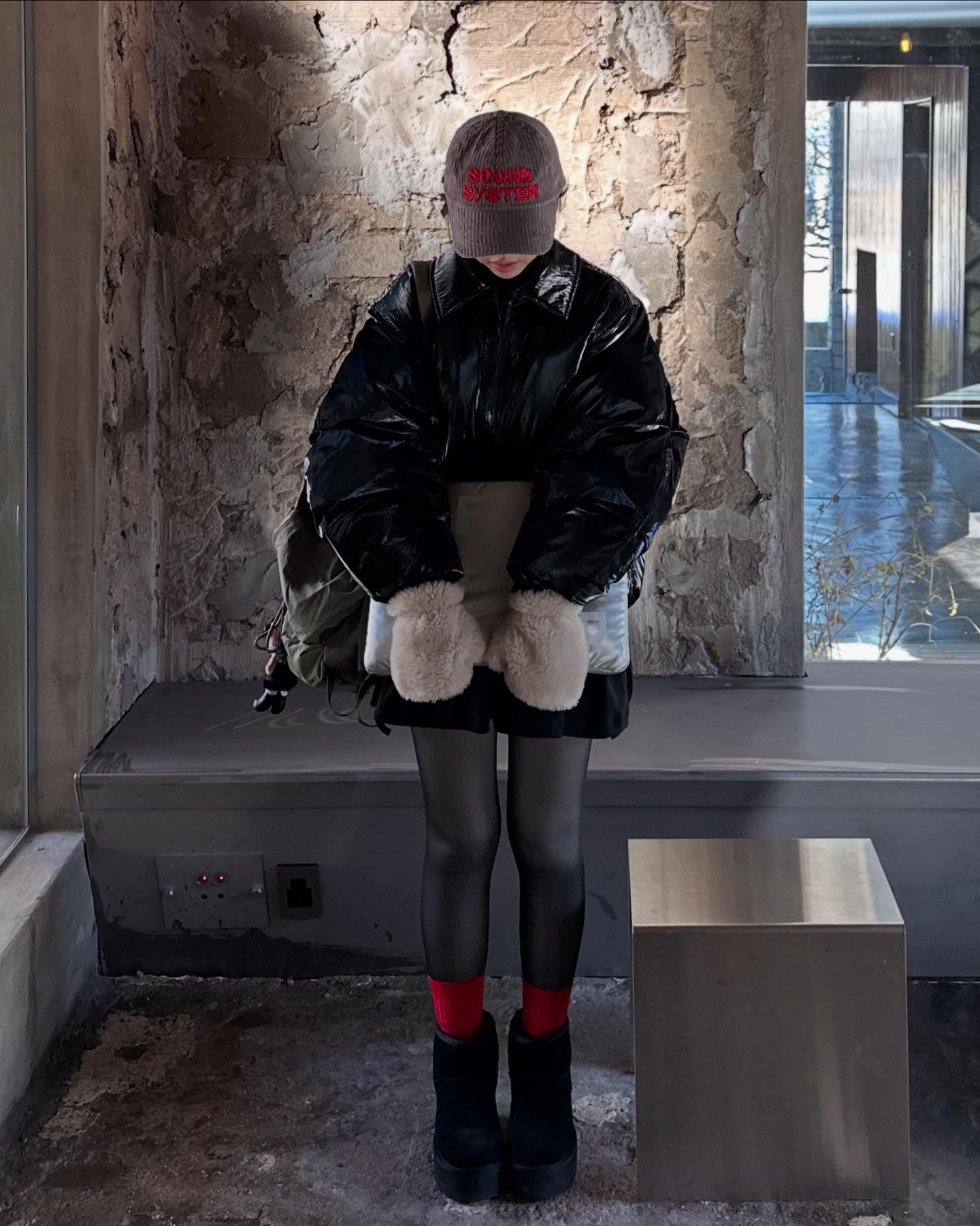 #광고 #무신사 #몰리올리

곰돌이같은 핸드워머
너무 귀엽다...🧸❤️
.
.
.
#장갑 #OOTD #데일리코디
#핸드워머 #뽀송이장갑 #패션그램
