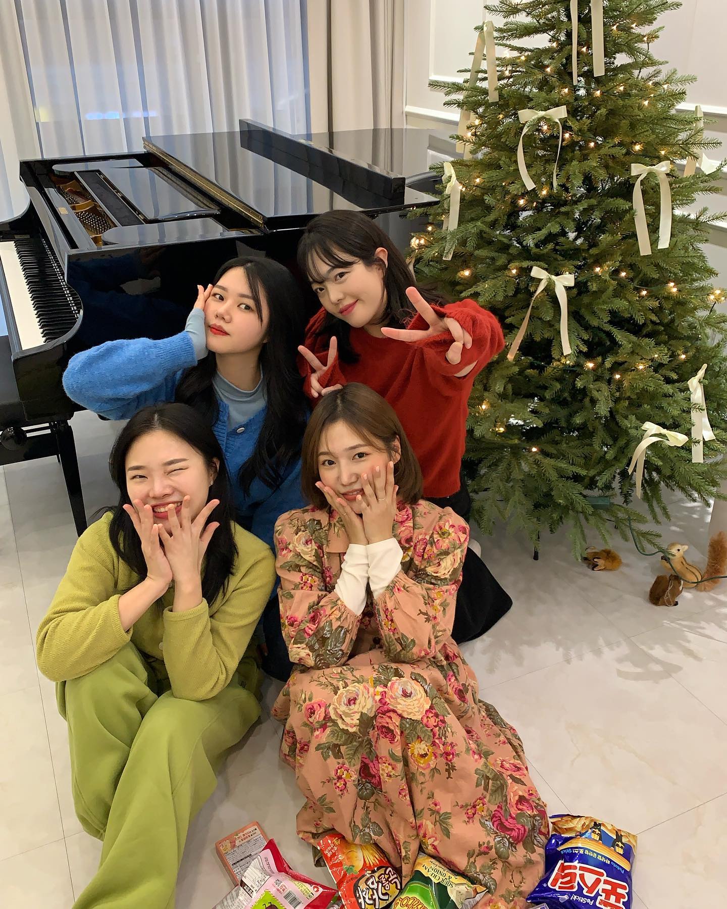 세상 건전한 우리의 20대 마지막 연말파티🎅🏻
사랑해 친구들💛 _김보라_한뚜비_임블리_박르네상스

#2023 #연말파티 #친스타그램 #크리스마스