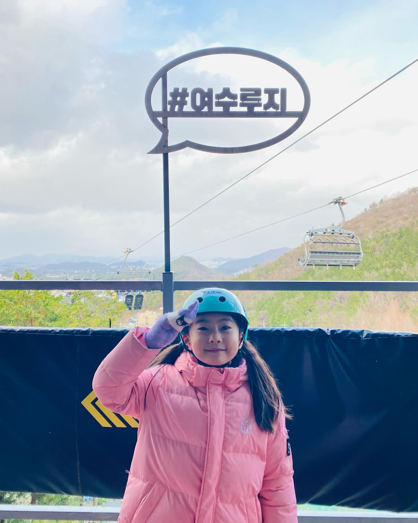 여수 유월드 루지 테마파크

추운 날씨였지만 

아이와 함께 하루 종일 놀수있는 곳

루지타고 놀이동산에 마지막 키즈카페까지~ 

키즈카페 시간 무제한👍

#여수루지 #여수유월드 #여수핫플
#여수가볼만한곳 #여수아이와함께