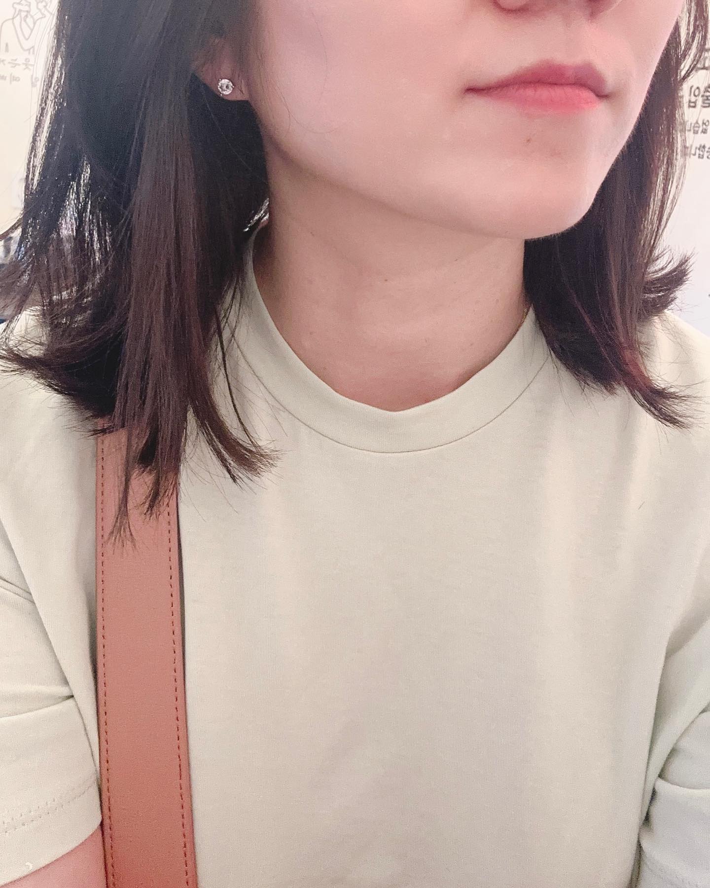 #단발 #머리싹둑 #고달픈인생 
.
화상입고 한팔로 머리감기 넘나 힘듦.
.
긴머리 싹둑!
.
만시 귀찮음.