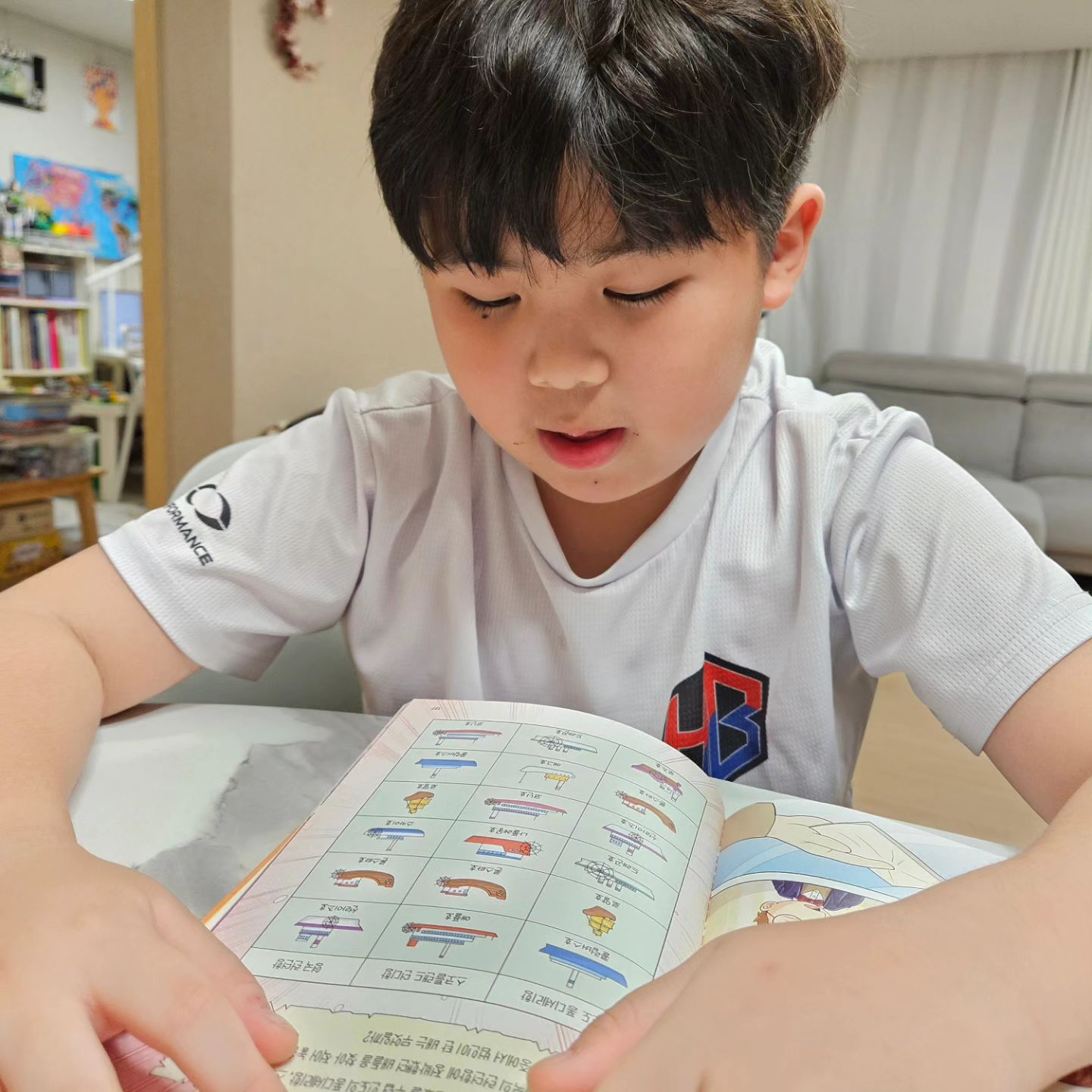 📚독서기록

한번읽고 다음권출간을 너무기다린 #셜록홈즈시리즈
마지막 이야기가 나왔다
숙제 얼른끝내고 읽기시작하니 순삭😊

셜록홈즈 원작이가진 흥미진진한 스토리에 아이들이좋아하는 재미까지더해져
엄마도 너무 재밌게 읽은 #셜록홈즈범인을찾아라5
.
.
.
#독서기록 #셜록홈즈범인을찾아라 #책스타그램 #북스타그램