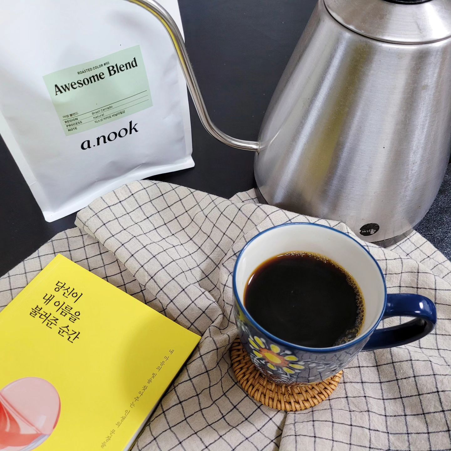 #협찬

아침 시작은 커피 내리기죠.
핸드드립으로 내리면 아침에는 따뜻하게, 오후엔 시원하게 아이스로 즐기기 너무 좋아요.

요즘 원두도 진짜 가격 엄청 오르고 코스트코에서도 세일 안하는데 아눅 원두 어썸블렌드 가성비 최고예요!

#원두추천 #원두 #고소한원두 #커피 #커피스타그램 #데일리 #coffee #coffeetime